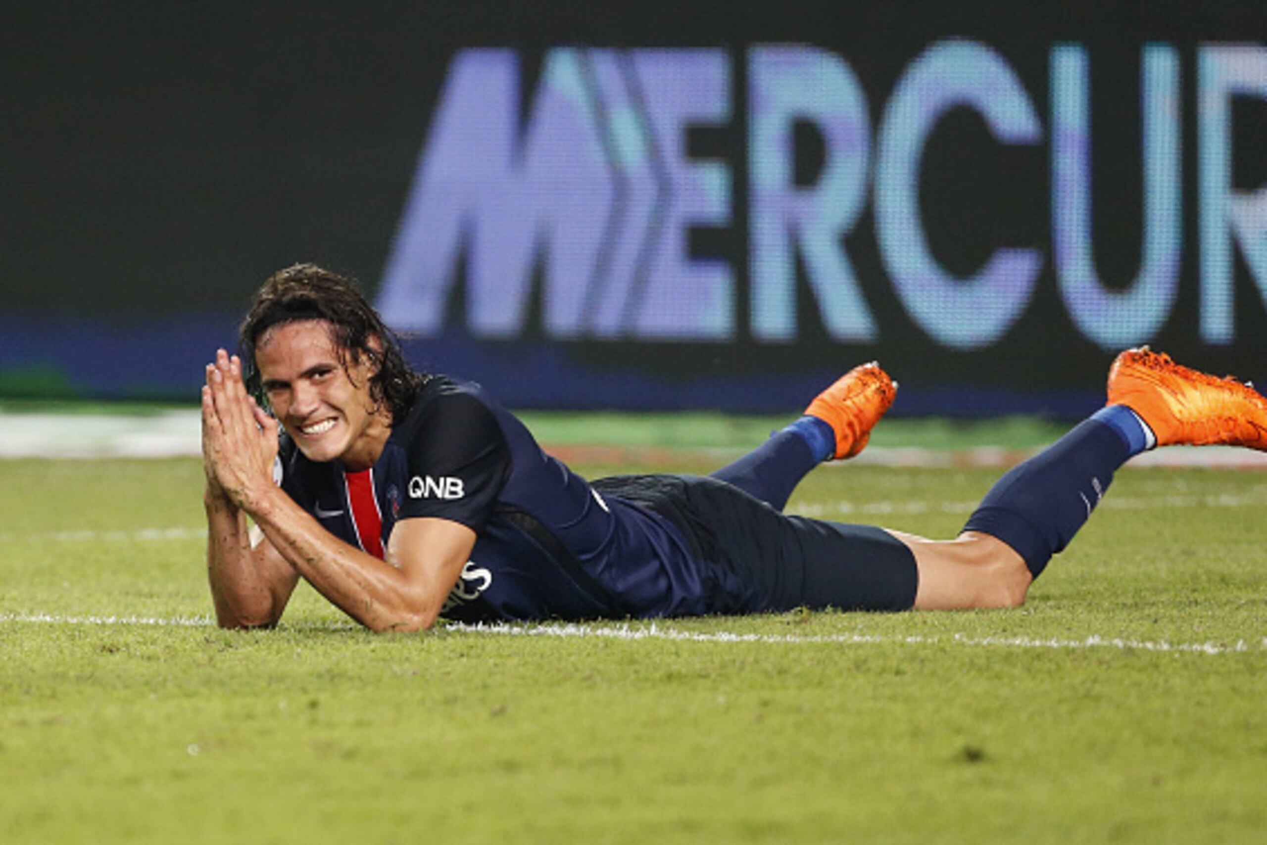 MONACO - AUGUST 30: Edinson Cavani of PSG reacts after missing a goal during the French Ligue 1 match between AS Monaco and Paris Saint-Germain at Stade Louis II on August 30, 2015 in Monaco. (Photo by Jean Catuffe/Getty Images)