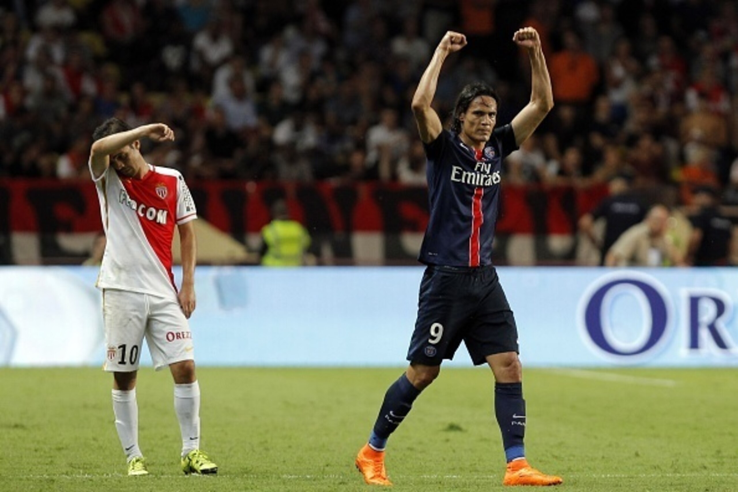 Paris Saint-Germain's Uruguayan forward Edinson Cavani (R) reacts next to Monaco's Portuguese midfielder Silva Bernardo at the end of the French L1 football match Monaco (ASM) vs Paris Saint-Germain (PSG), on August 30, 2015 at the Louis II stadium in Mon