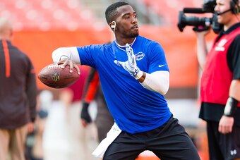 CLEVELAND, OH - AUGUST 20: Quarterback Tyrod Taylor #5 of the Buffalo Bills warms up prior to a preseason game against the Cleveland Browns at FirstEnergy Stadium on August 20, 2015 in Cleveland, Ohio. (Photo by Jason Miller/Getty Images)