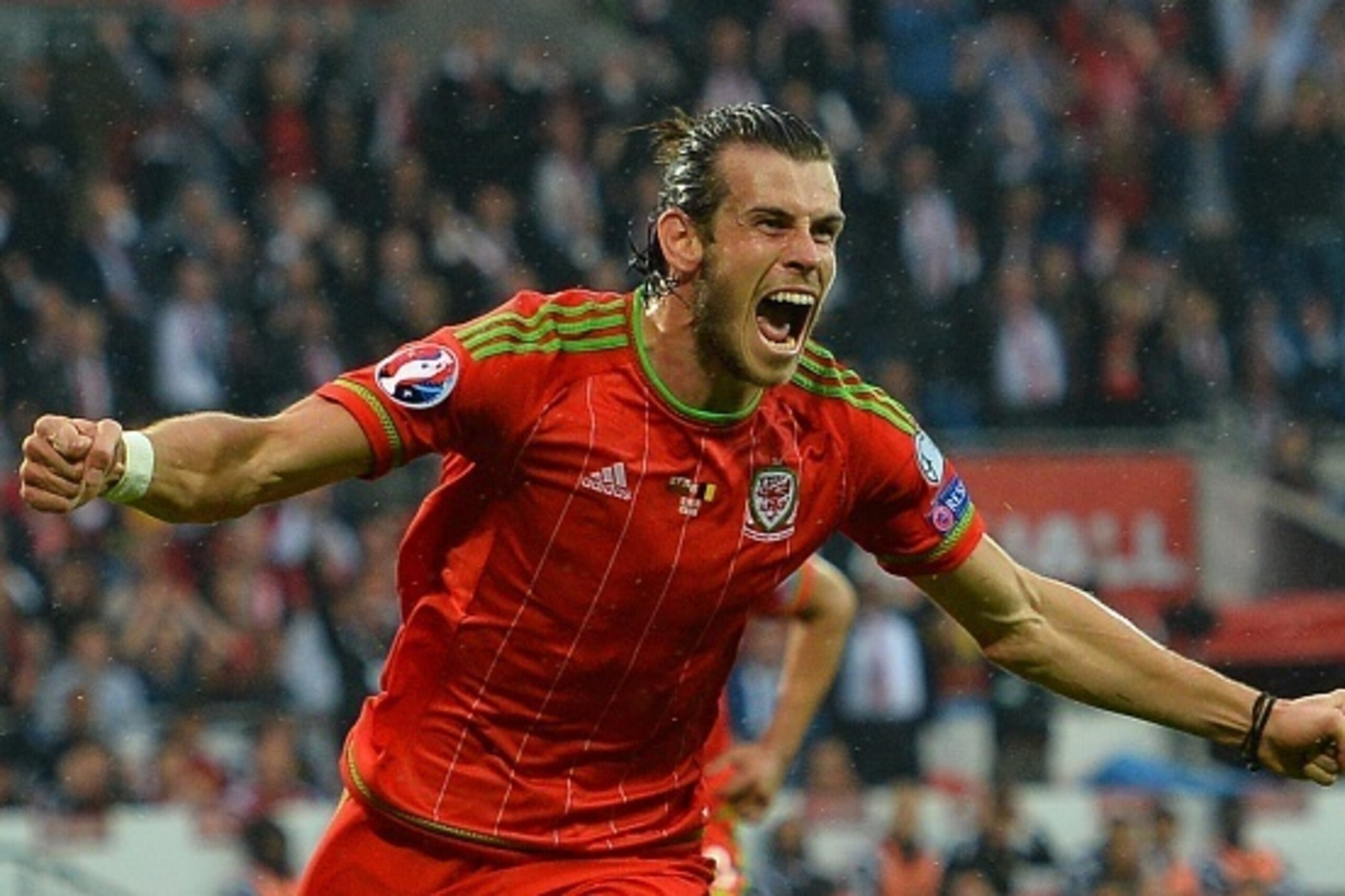 Wales's midfielder Gareth Bale celebrates scoring the opening goal during the Euro 2016 qualifying group B football match between Wales and Belgium at Cardiff City Stadium in Cardiff, south Wales, on June 12, 2015.  AFP PHOTO / GLYN KIRK        (Photo cre