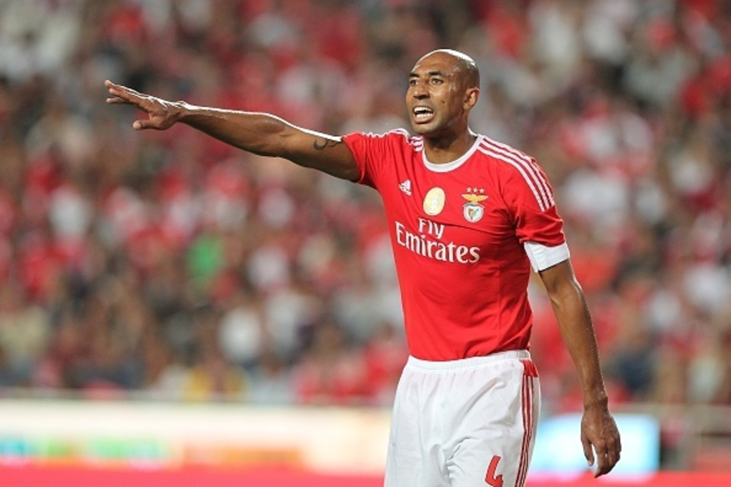 LISBON, PORTUGAL - AUGUST 29: Benfica's defender Luisao during the match between SL Benfica and Moreirense FC at Estadio da Luz on August 29, 2015 in Lisbon, Portugal. (Photo by Carlos Rodrigues/Getty Images) LISBON, PORTUGAL - AUGUST 29: Benfica's defender Luisao during the match between SL Benfica and Moreirense FC at Estadio da Luz on August 29, 2015 in Lisbon, Portugal. (Photo by Carlos Rodrigues/Getty Images)