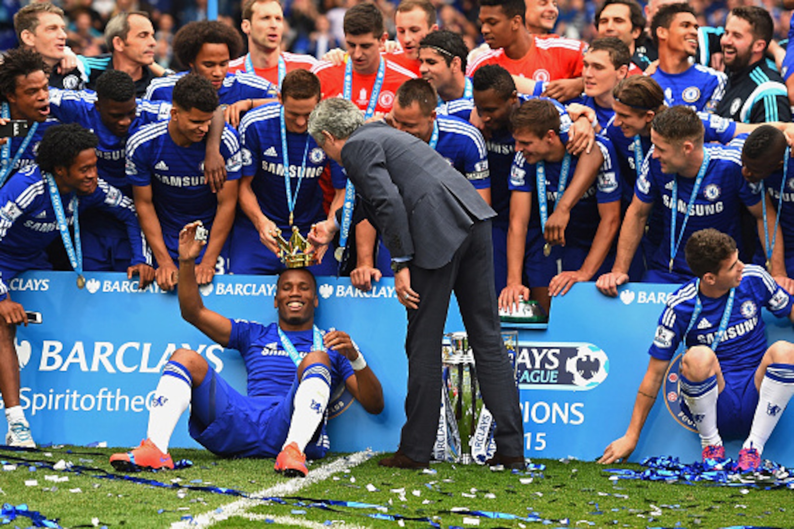 LONDON, ENGLAND - MAY 24:  Jose Mourinho manager of Chelsea puts a crown to Didier Drogba of Chelsea during the Premier League title celebration after the Barclays Premier League match between Chelsea and Sunderland at Stamford Bridge on May 24, 2015 in L