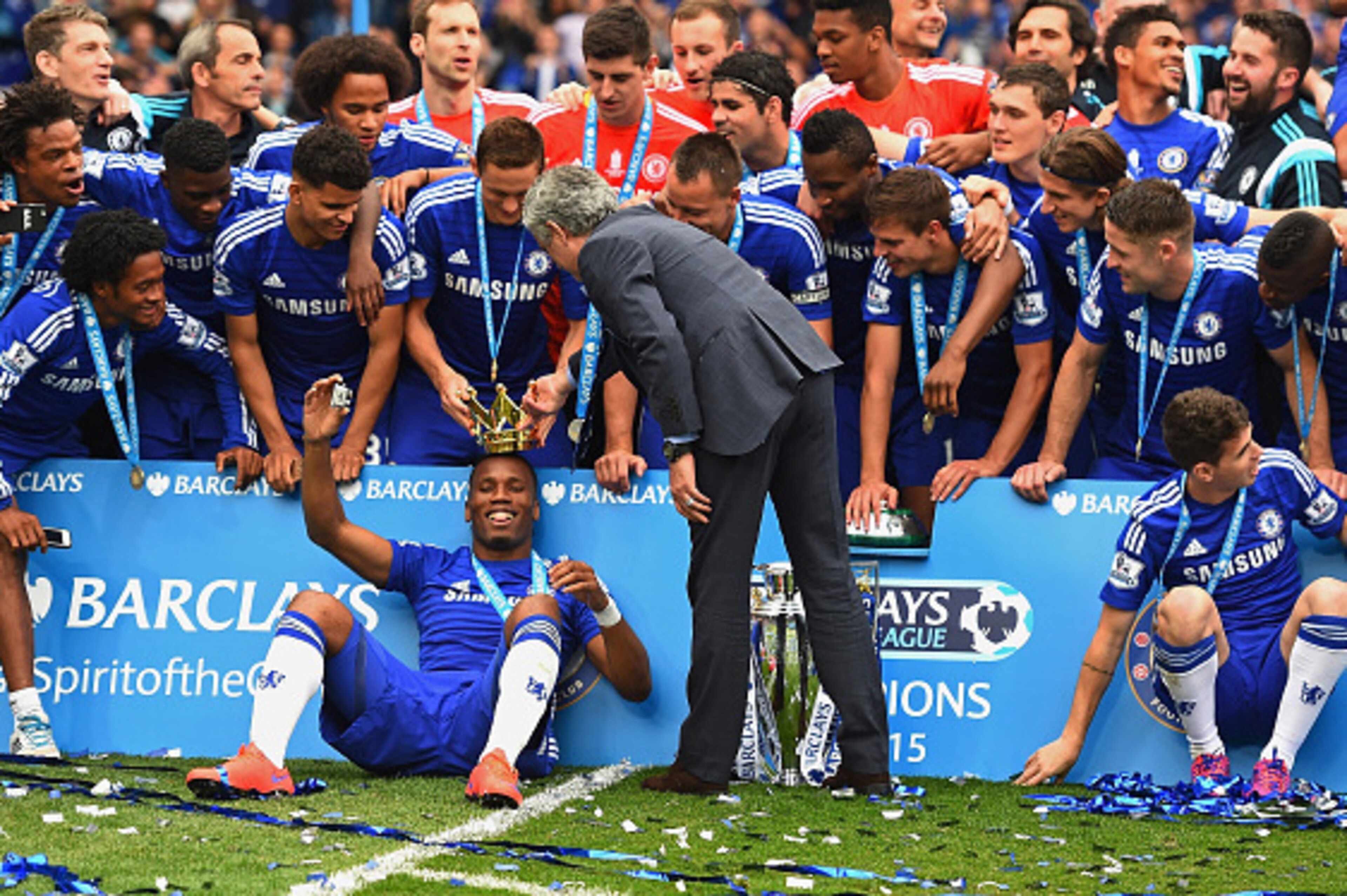 LONDON, ENGLAND - MAY 24:  Jose Mourinho manager of Chelsea puts a crown to Didier Drogba of Chelsea during the Premier League title celebration after the Barclays Premier League match between Chelsea and Sunderland at Stamford Bridge on May 24, 2015 in L