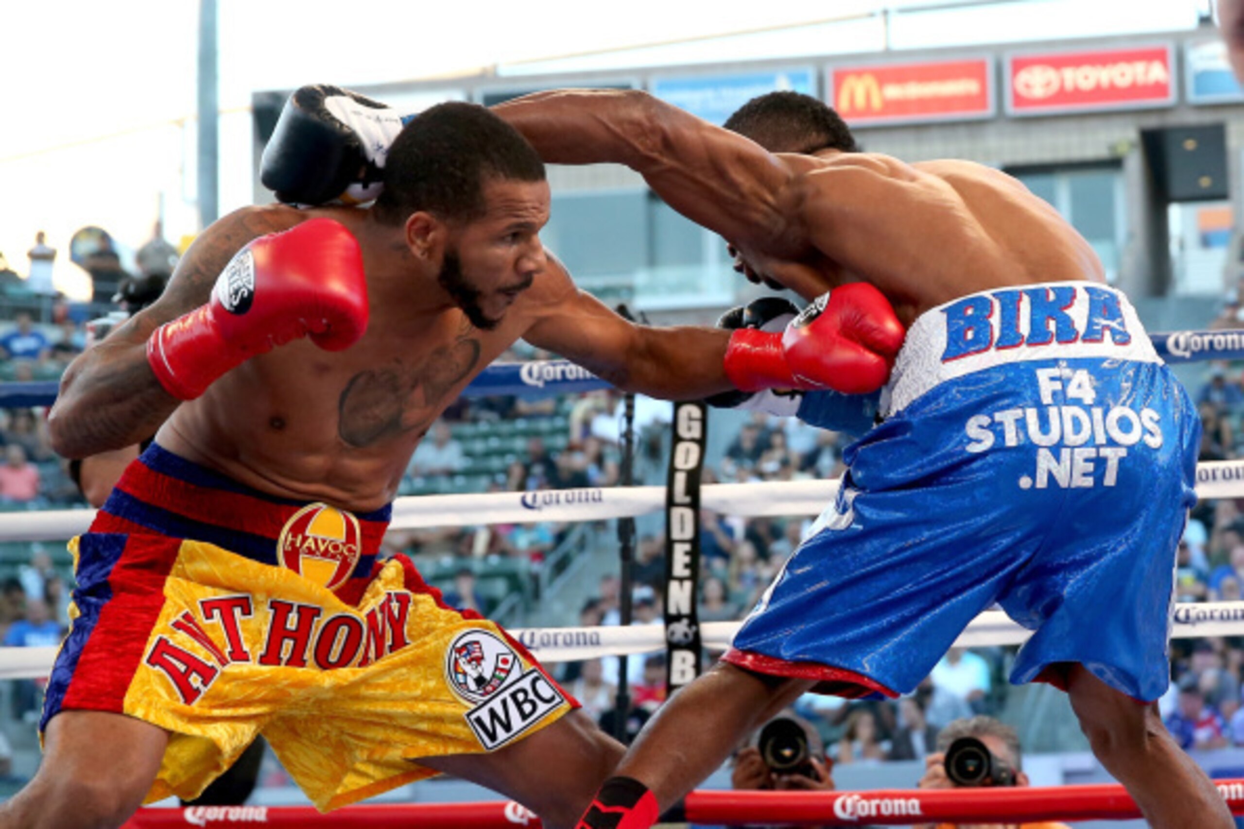LOS ANGELES, CA - AUGUST 16:  Anthony Dirrell (L) battles Sakio Bika in their WBC Super Middleweight World Championship fight at StubHub Center on August 16, 2014 in Los Angeles, California.  (Photo by Stephen Dunn/Getty Images)