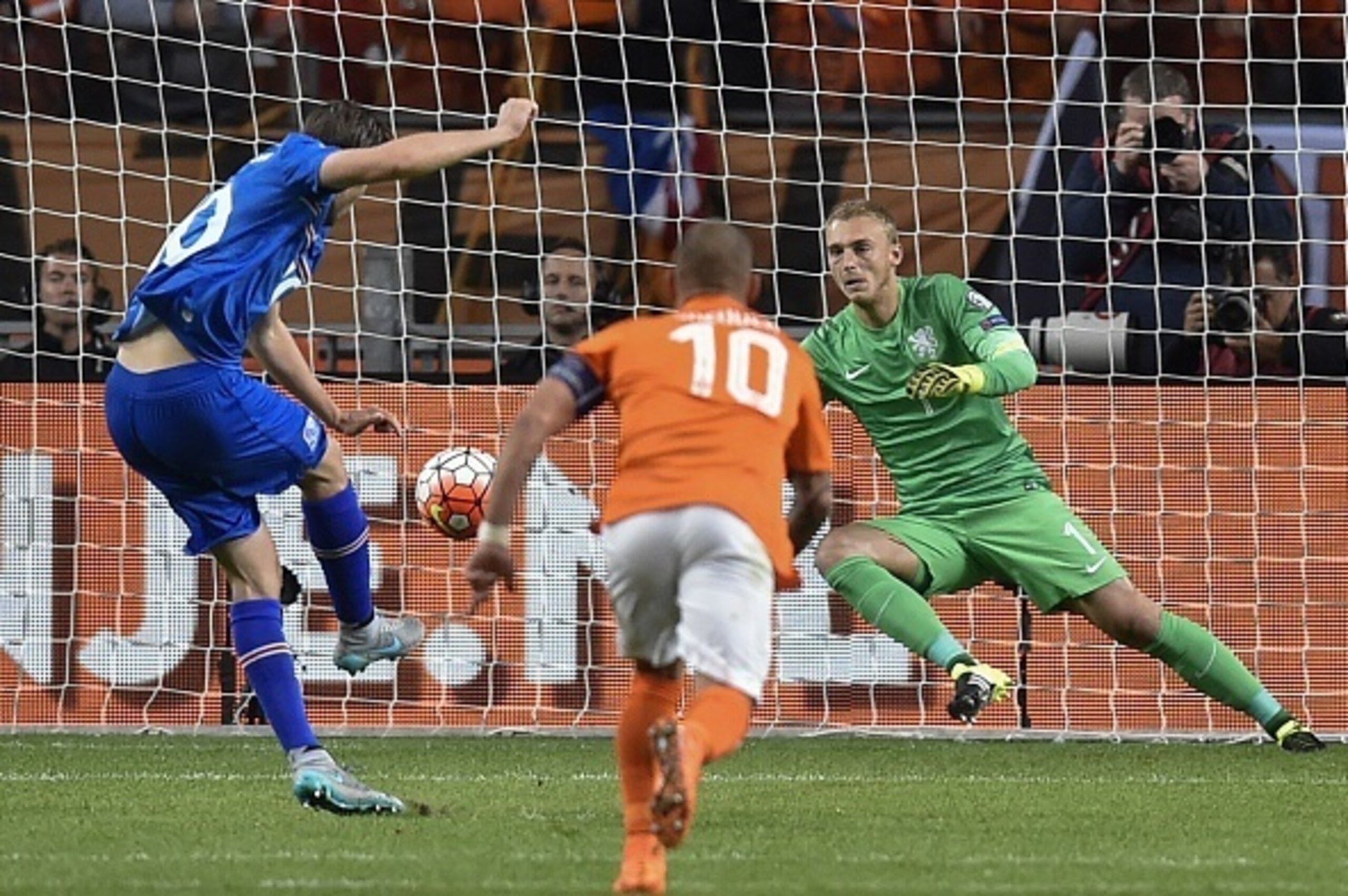 Iceland's midfielder Gylfi Thor Sigurdsson shoots a penalty and scores during   the UEFA Euro 2016 qualifying round football match between Netherlands and Iceland at the Arena Stadium, on September 3, 2015 in Amsterdam. AFP PHOTO / JOHN THYS        (Photo