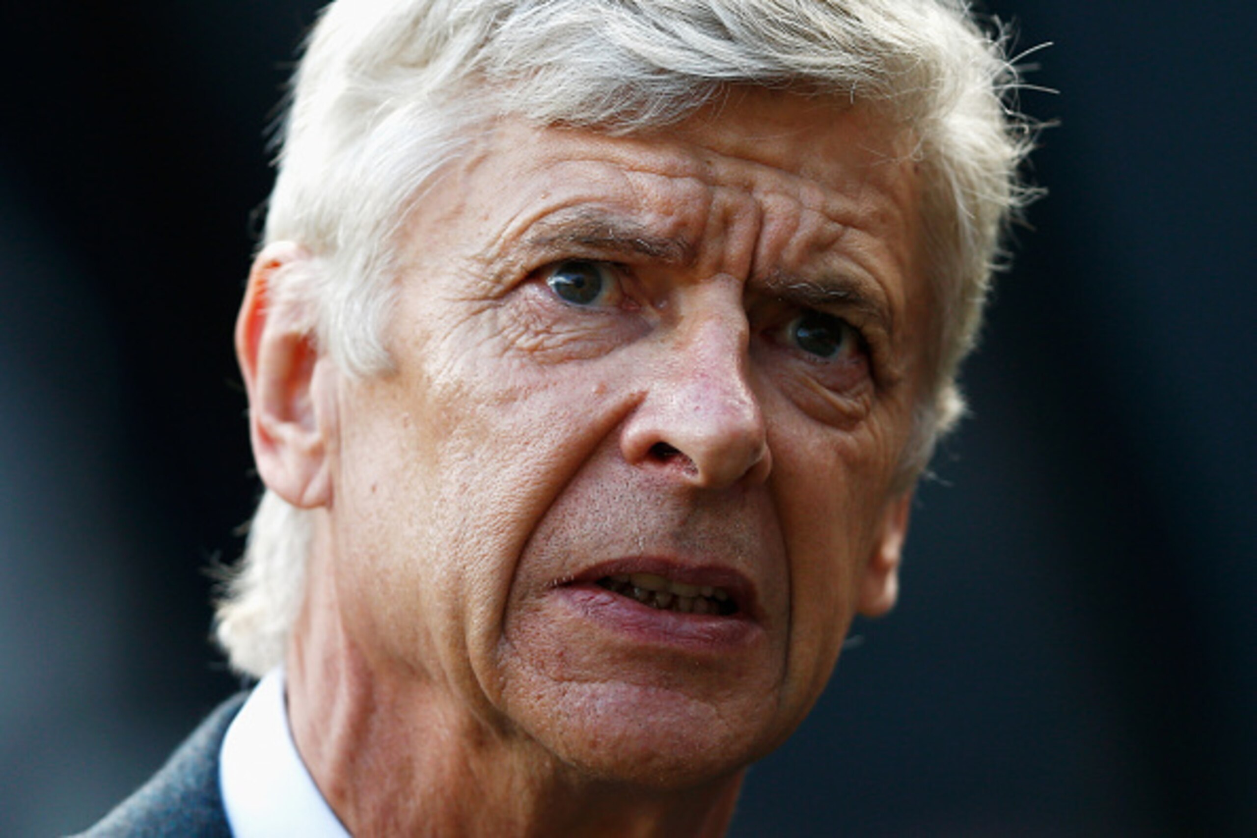 NEWCASTLE UPON TYNE, ENGLAND - AUGUST 29: Arsene Wenger, manager of Arsenal looks on prior to the Barclays Premier League match between Newcastle United and Arsenal at St James' Park on August 29, 2015 in Newcastle upon Tyne, England. (Photo by Dean Mou NEWCASTLE UPON TYNE, ENGLAND - AUGUST 29: Arsene Wenger, manager of Arsenal looks on prior to the Barclays Premier League match between Newcastle United and Arsenal at St James' Park on August 29, 2015 in Newcastle upon Tyne, England. (Photo by Dean Mou