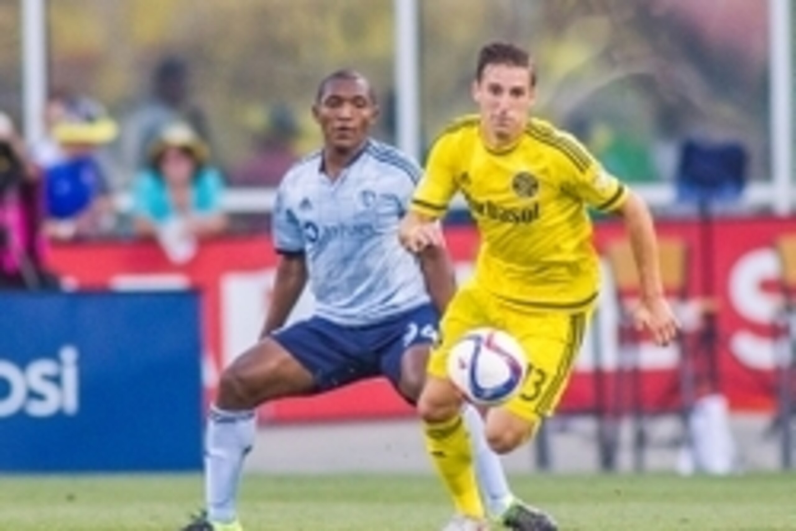 Aug 22, 2015; Columbus, OH, USA; Columbus Crew SC midfielder Ethan Finlay (13) dribbles the ball away from Sporting KC defender Kevin Ellis (4) in the first half of the game at MAPFRE Stadium. Columbus Crew SC beat Sporting KC by the score of 3-2. Mandato