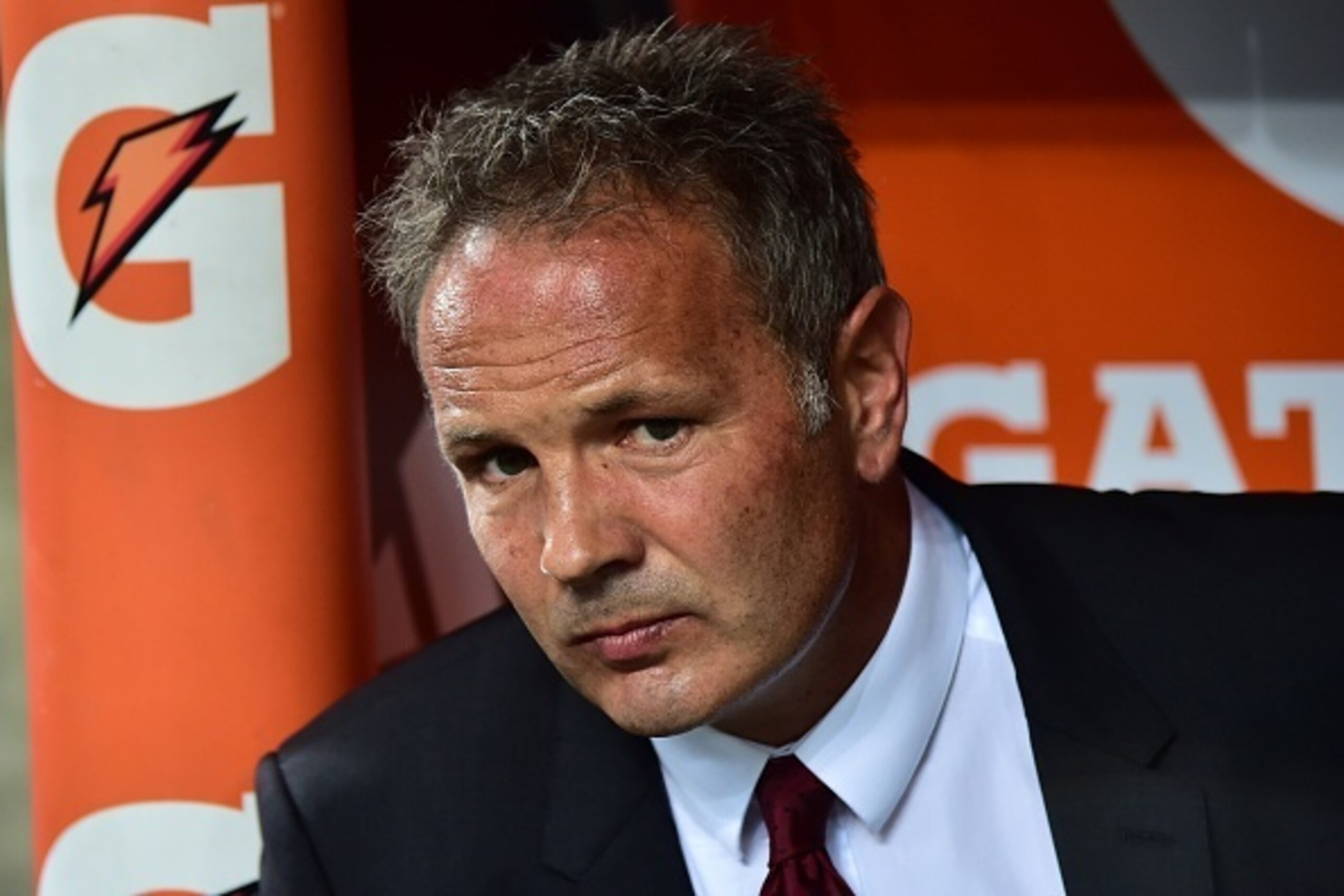 AC Milan's coach from Serbia Sinisa Mihajlovic looks on during the Italian Serie A football match between AC Milan and Empoli  at San Siro Stadium in Milan on August 29, 2015. AFP PHOTO / GIUSEPPE CACACE        (Photo credit should read GIUSEPPE CACACE/AF