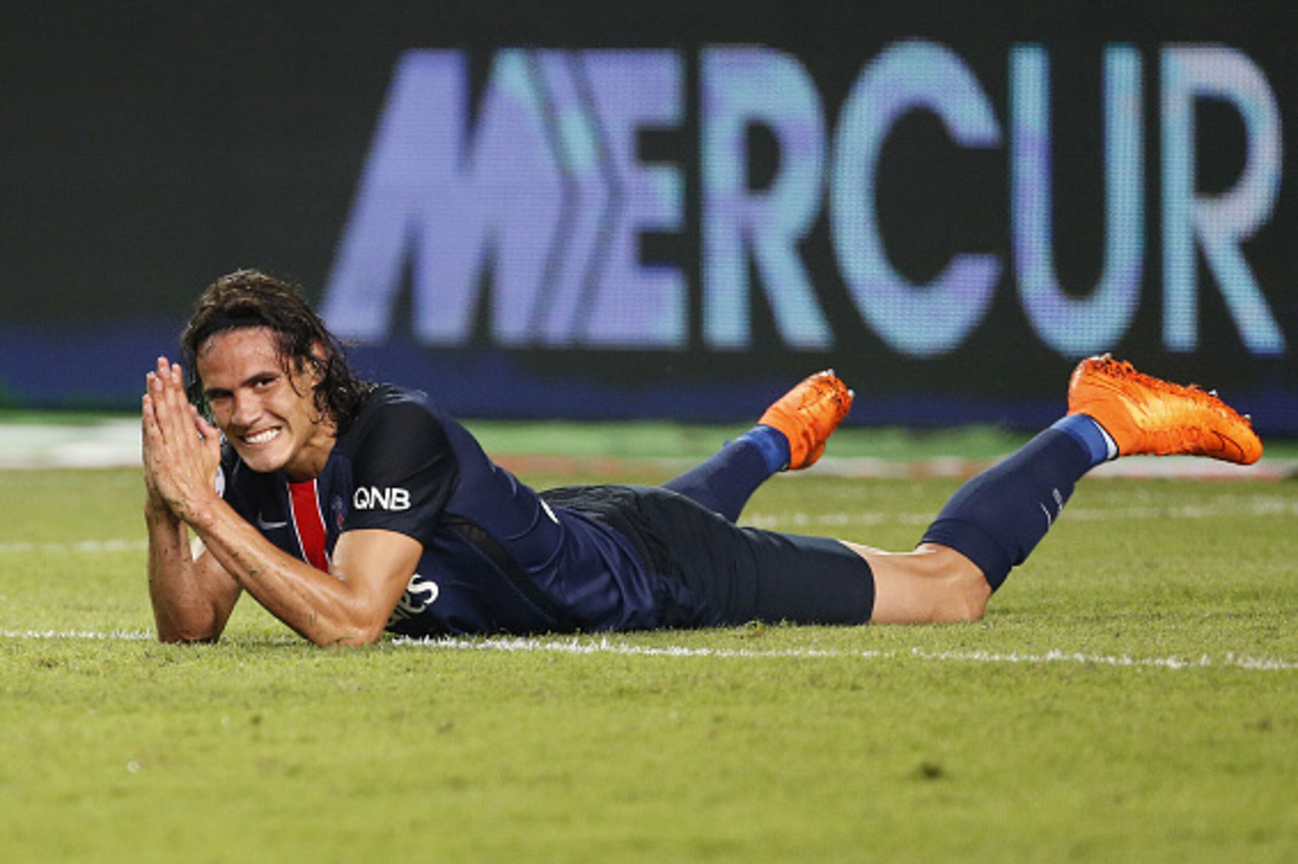 MONACO - AUGUST 30: Edinson Cavani of PSG reacts after missing a goal during the French Ligue 1 match between AS Monaco and Paris Saint-Germain at Stade Louis II on August 30, 2015 in Monaco. (Photo by Jean Catuffe/Getty Images)