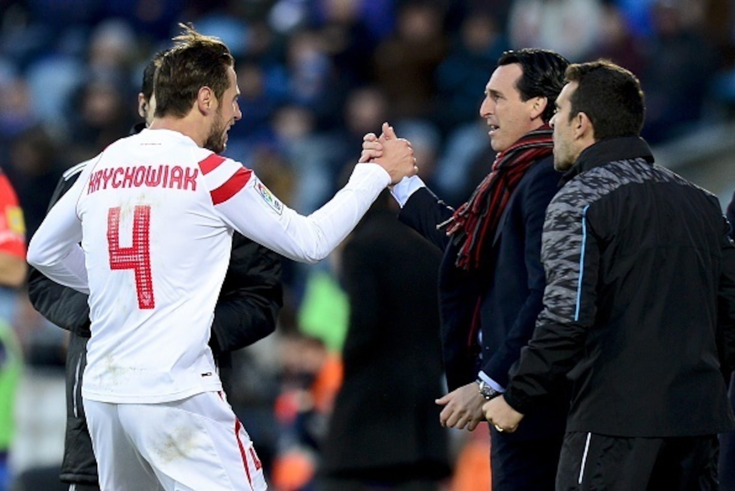 Sevilla's Polish midfielder Grzegorz Krychowiak (L) celebrates with his coach Sevilla's coach Unai Emery (C) after scoring during the Spanish league football match Getafe CF vs Sevilla FC at the Coliseum Alfonso Perez stadium in Getafe on February 8, 2015