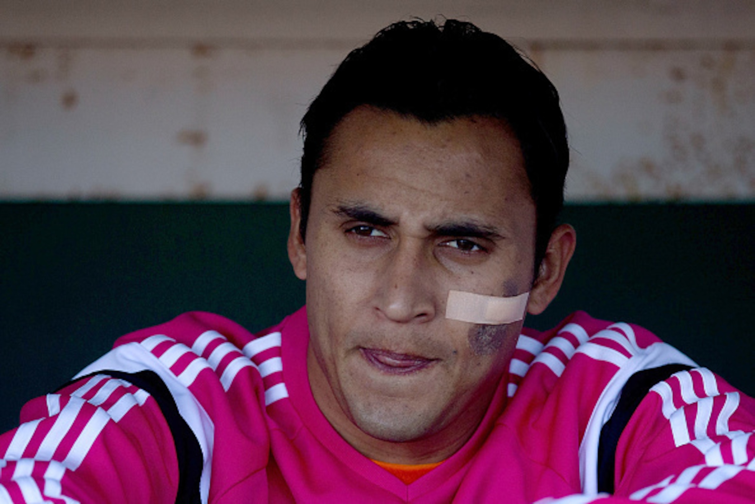 CORDOBA, SPAIN - JANUARY 24: Goalkeeper Keylor Navas on the bench prior to start the La Liga match between Cordoba CF and Real Madrid CF at El Arcangel stadium on January 24, 2015 in Cordoba, Spain.  (Photo by Gonzalo Arroyo Moreno/Getty Images)
