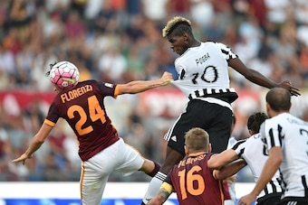 Juventus' midfielder from France Paul Pogba (top R) fights for the ball with Roma's midfielder from Italy Alessandro Florenzi during the Italian Serie A football match AS Roma vs Juventus on August 30, 2015 at the Olympic stadium in Rome.  AFP PHOTO / ALB