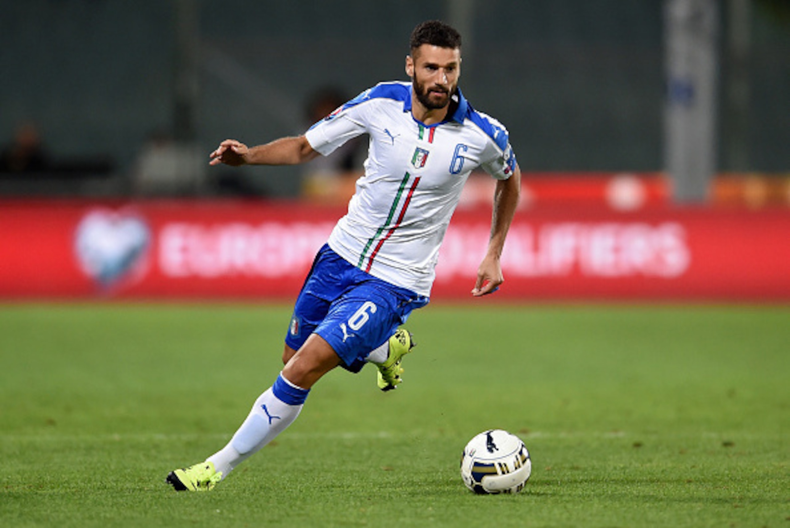 FLORENCE, ITALY - SEPTEMBER 03:  Antonio Candreva of Italy in action during the UEFA EURO 2016 qualifier between Italy and Malta on September 3, 2015 in Florence, Italy.  (Photo by Claudio Villa/Getty Images)