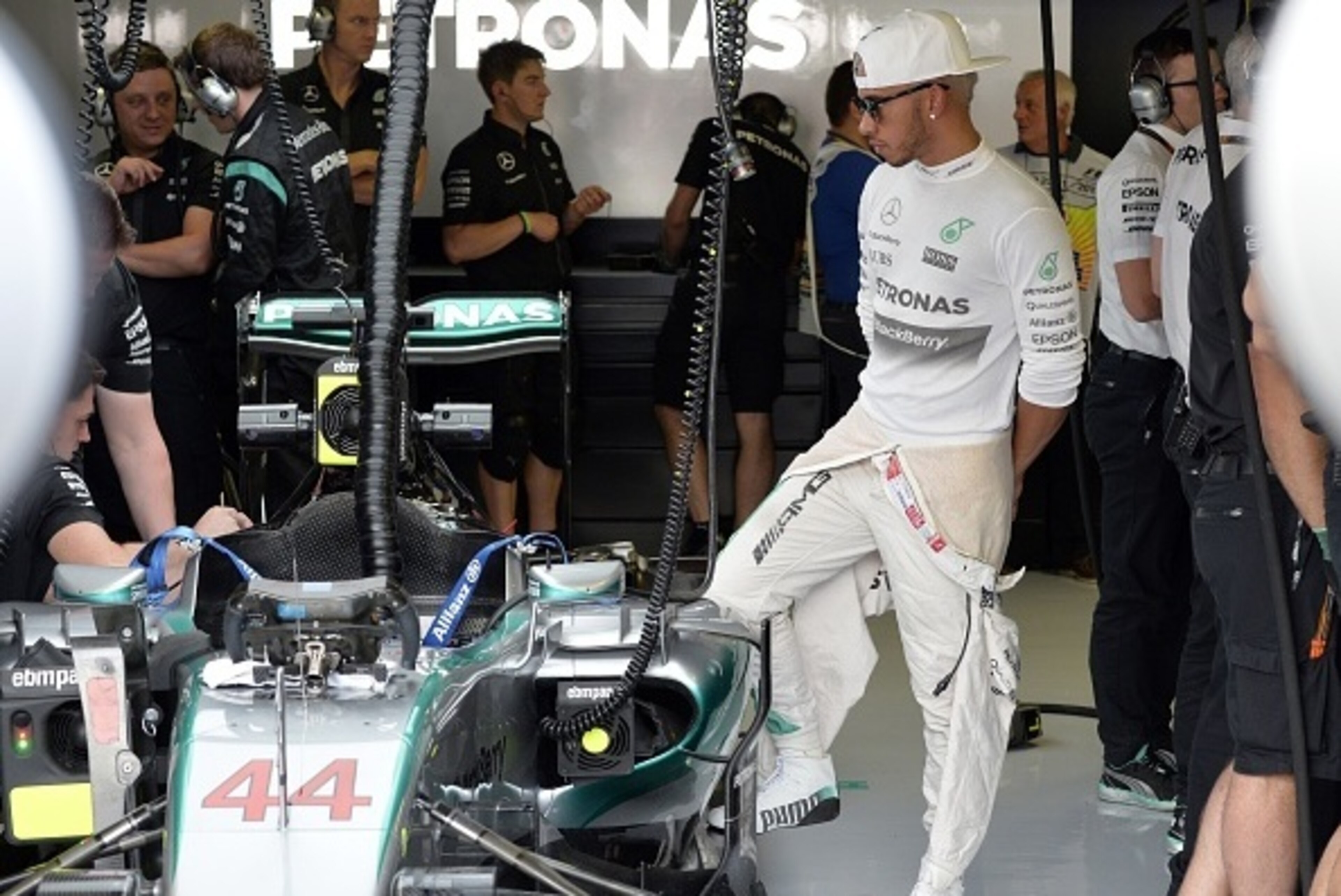 Mercedes AMG Petronas F1 Team's British driver Lewis Hamilton stands next to his car during the practice session at the Autodromo Nazionale circuit in Monza on September 4, 2015 ahead of the Italian Formula One Grand Prix.  AFP PHOTO / ANDREAS SOLARO     