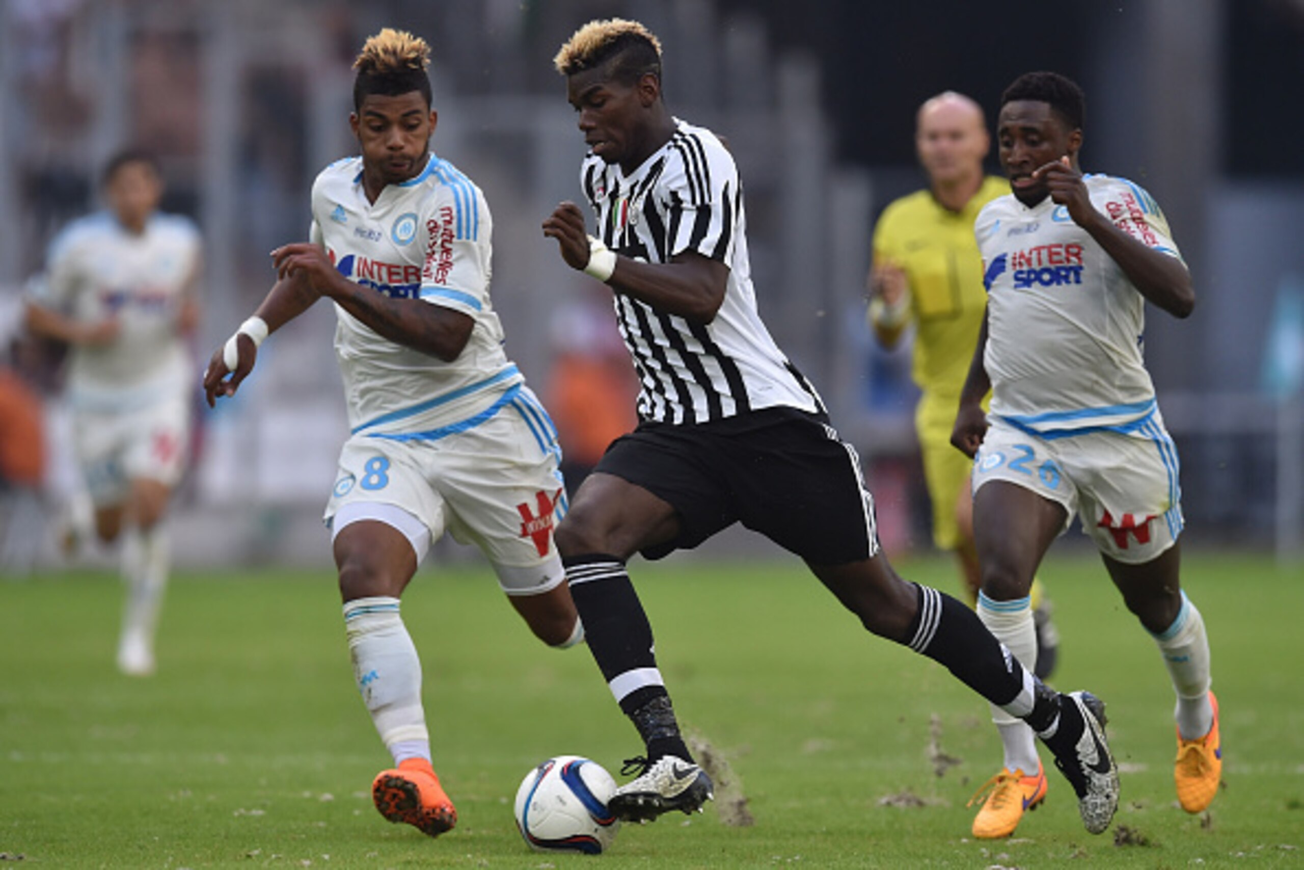 MARSEILLE, FRANCE - AUGUST 01:  Paul Pogba (C) of Juventus FC in action against Mario Lemina of Olympique de Marseille during the preseason friendly match between Olympique de Marseille and Juventus FC at Stade Velodrome on August 1, 2015 in Marseille, Fr