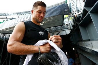 EAST RUTHERFORD, NJ - SEPTEMBER 03: Tim Tebow #11of the Philadelphia Eagles signs autographs before a pre-season game against the New York Jets at MetLife Stadium on September 3, 2015 in East Rutherford, New Jersey. (Photo by Rich Schultz /Getty Images)