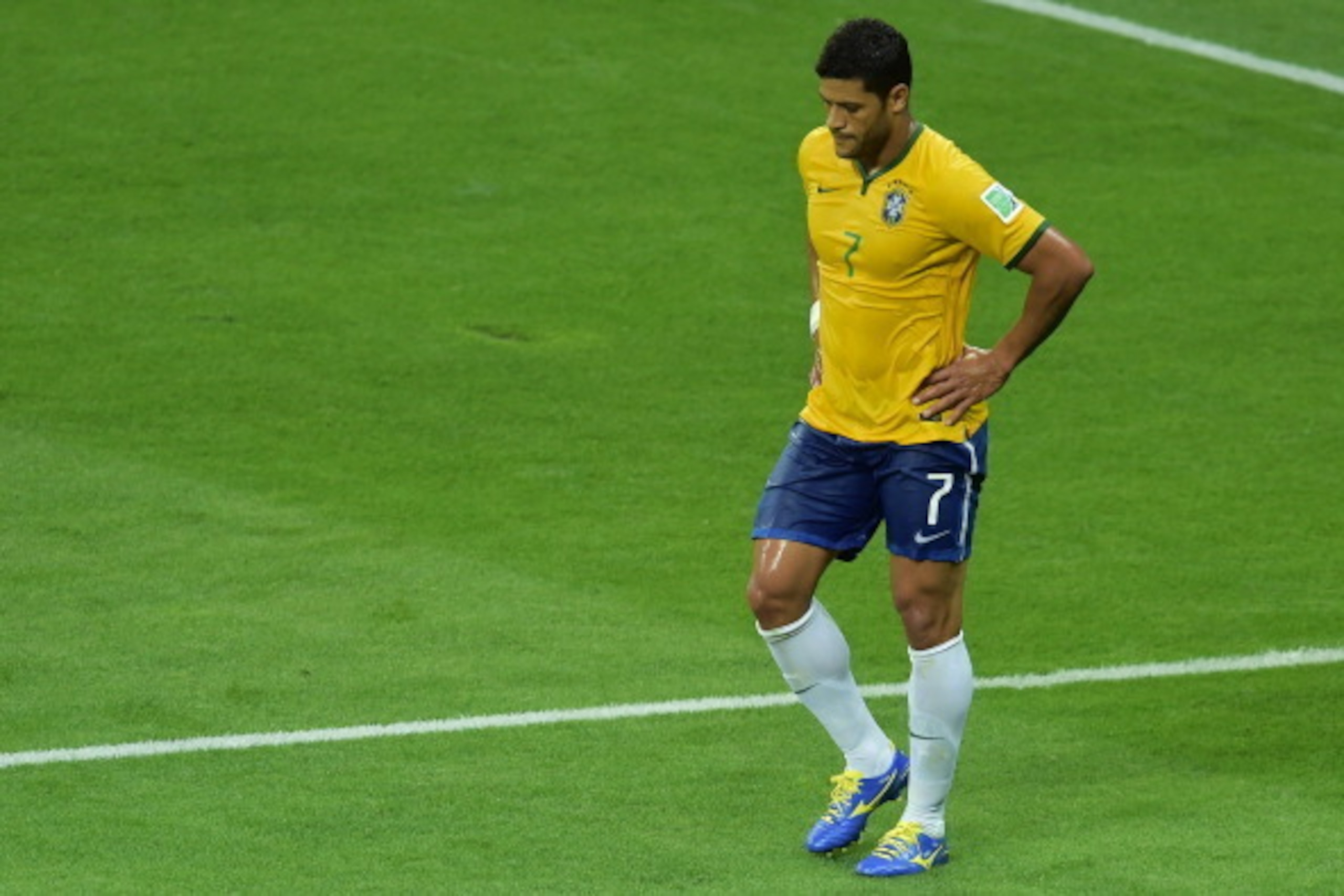 Brazil's forward Hulk leaves the pitch at half time during the semi-final football match between Brazil and Germany at The Mineirao Stadium in Belo Horizonte during the 2014 FIFA World Cup on July 8, 2014. AFP PHOTO / GABRIEL BOUYS        (Photo credit sh