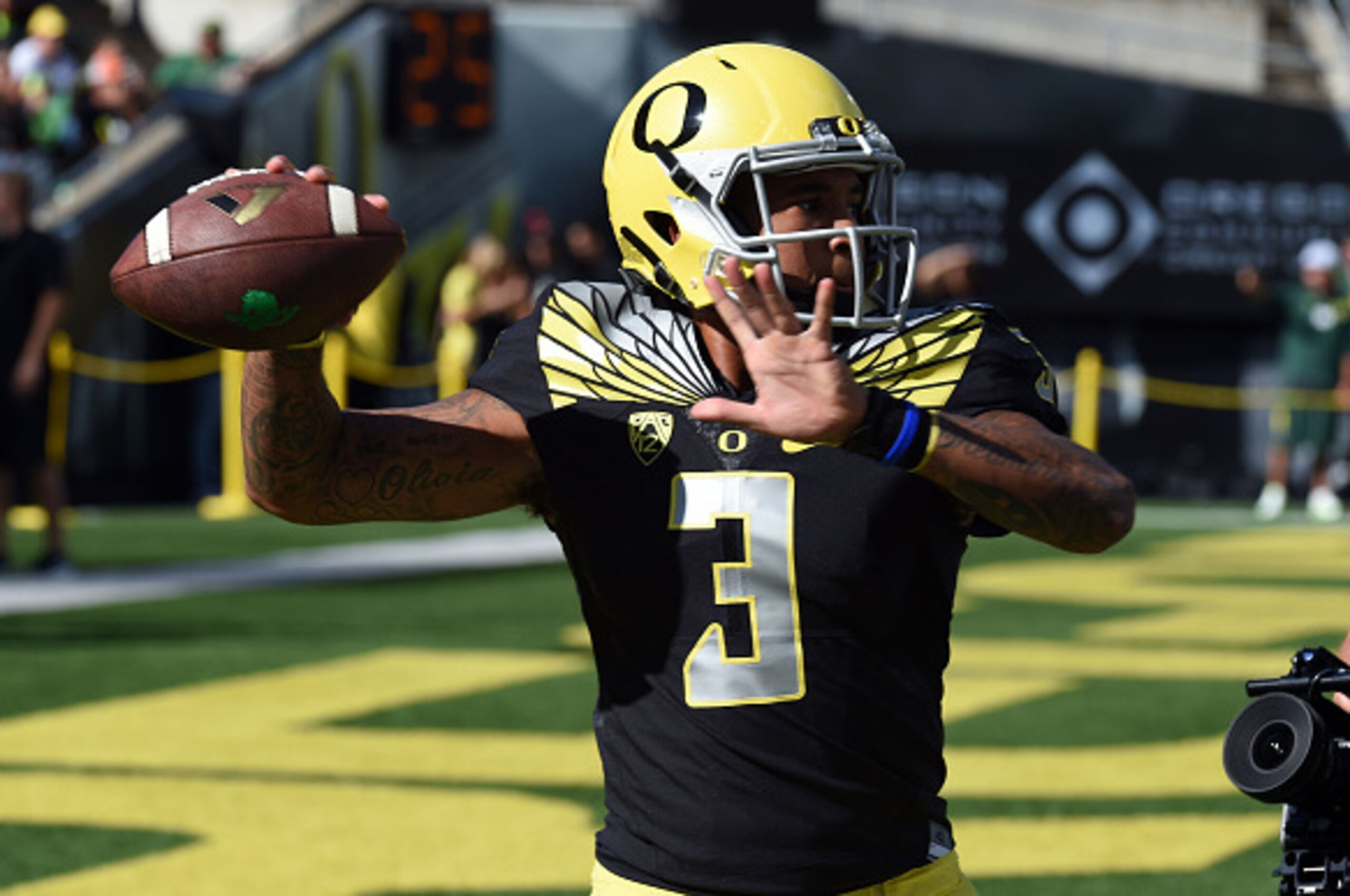 EUGENE, OR - SEPTEMBER 05:  Quarterback Vernon Adams Jr. #3 of the Oregon Ducks warms up before the game Eastern Washington Eagles at Autzen Stadium on September 5, 2015 in Eugene, Oregon.  (Photo by Steve Dykes/Getty Images)