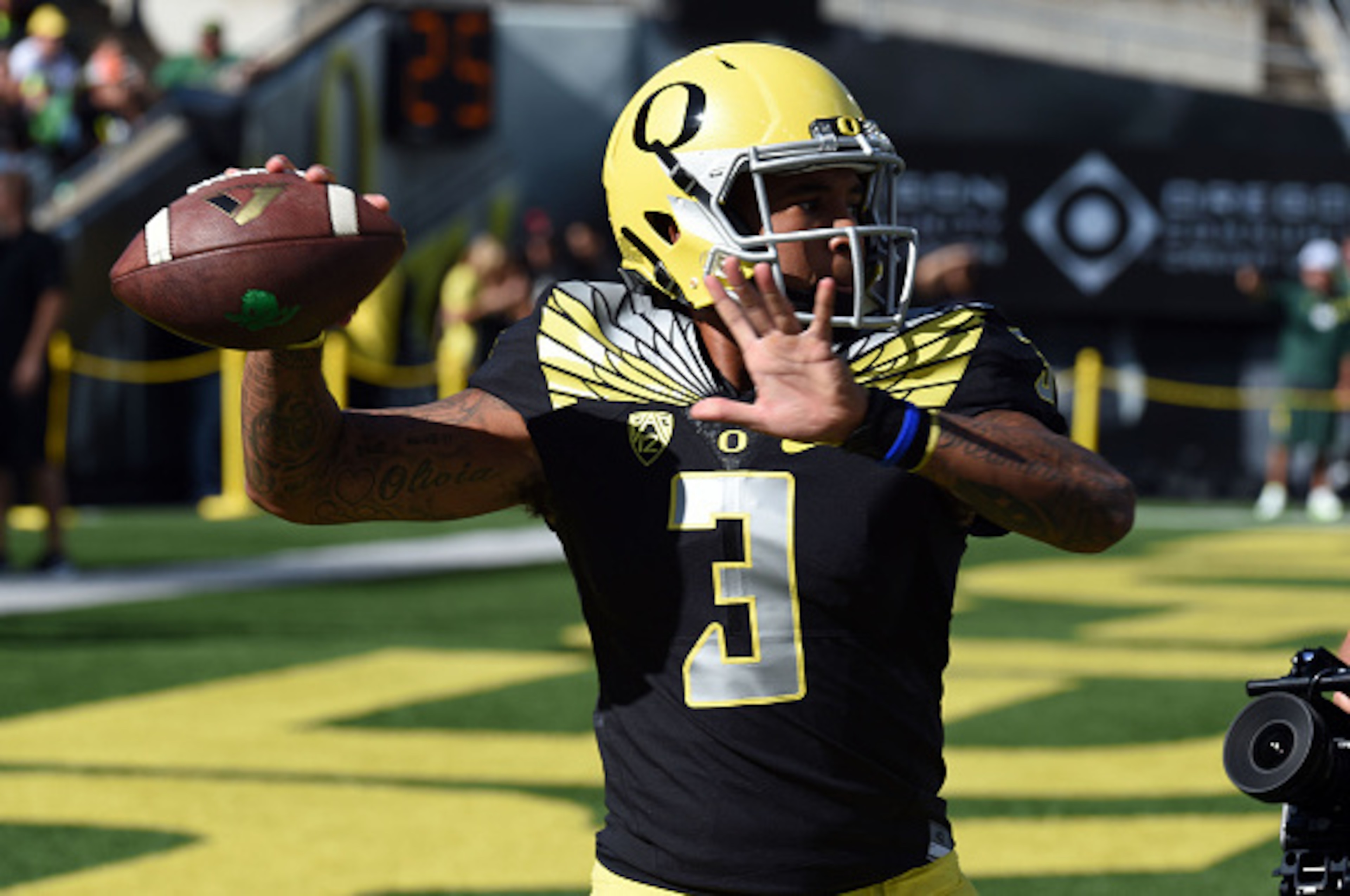 EUGENE, OR - SEPTEMBER 05:  Quarterback Vernon Adams Jr. #3 of the Oregon Ducks warms up before the game Eastern Washington Eagles at Autzen Stadium on September 5, 2015 in Eugene, Oregon.  (Photo by Steve Dykes/Getty Images)