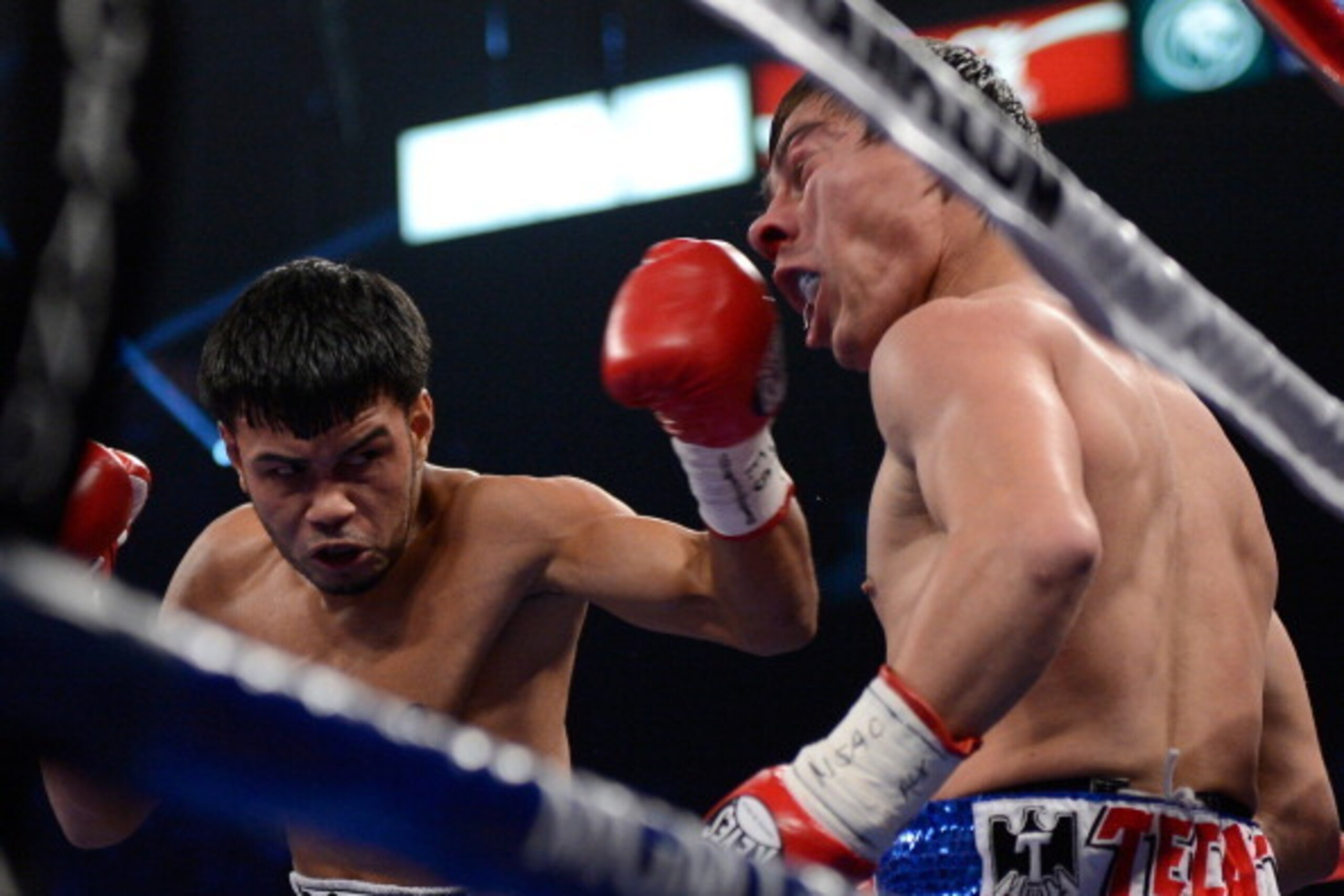 LAS VEGAS, NV - JUNE 09:  (L-R) Jesus Rojas lands a left to the head of Jorge Arce during their featherweight fight at MGM Grand Garden Arena on June 9, 2012 in Las Vegas, Nevada.  (Photo by Kevork Djansezian/Getty Images)