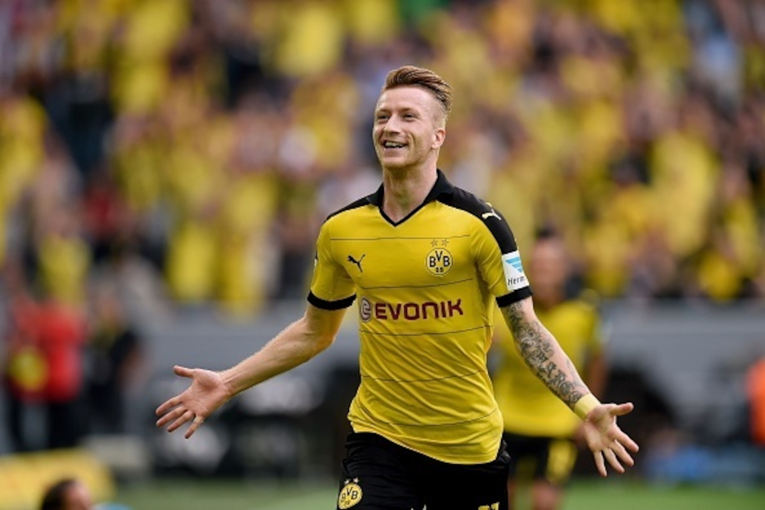 Dortmund's striker Marco Reus celebrates after scoring during the German first division Bundesliga football match Borussia Dortmund vs Borussia Moenchengladbach in Dortmund, western Germany, on August 15, 2015.  AFP PHOTO / PATRIK STOLLARZ

RESTRICTIONS: 