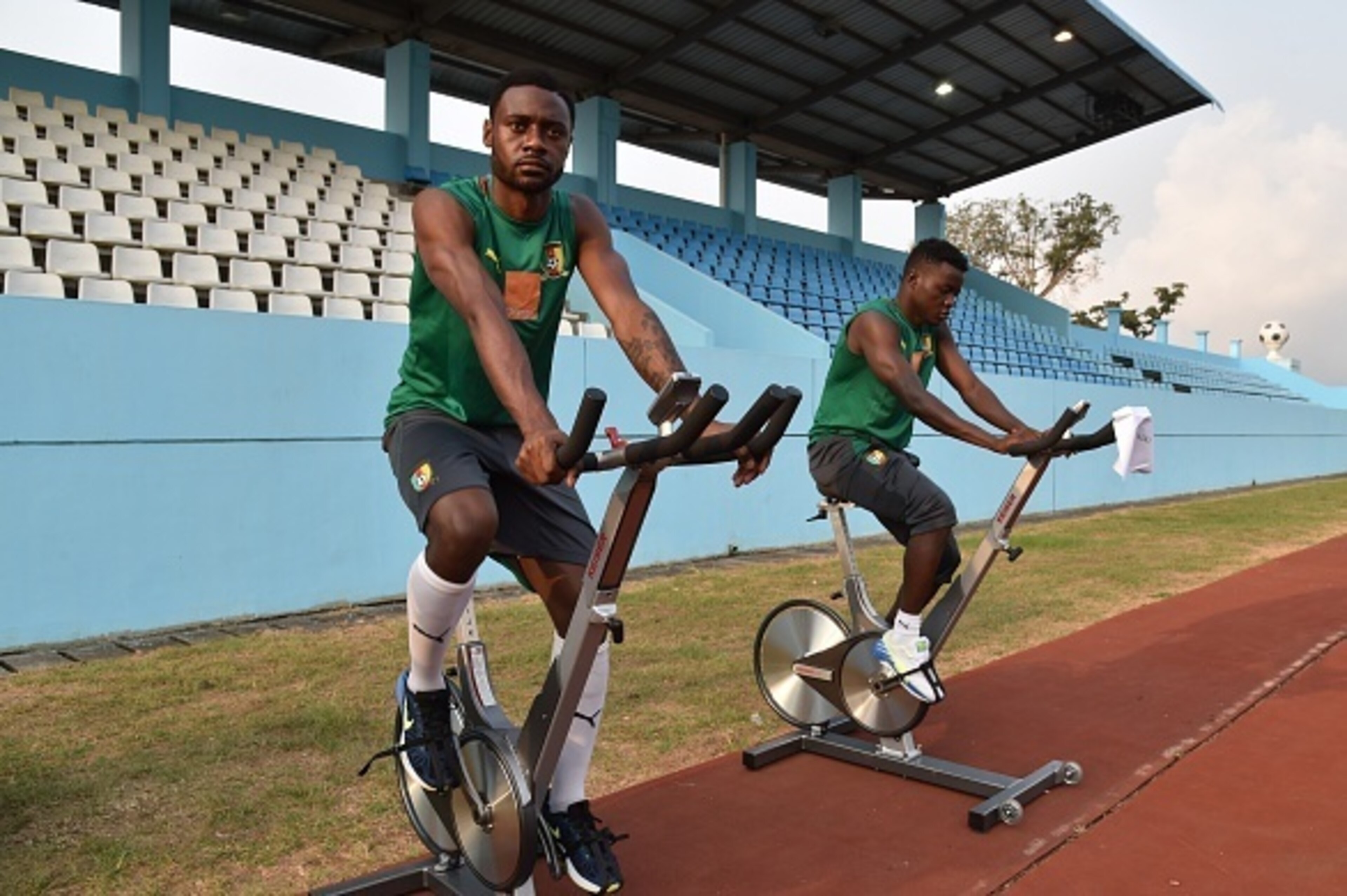Cameroon's midfielder Edgar Salli and Cameroon's defender Nicolas Nkoulou exercise during a training session in Luba during the 2015 African Cup of Nations football tournament on January 22, 2015. AFP PHOTO / ISSOUF SANOGO        (Photo credit should read