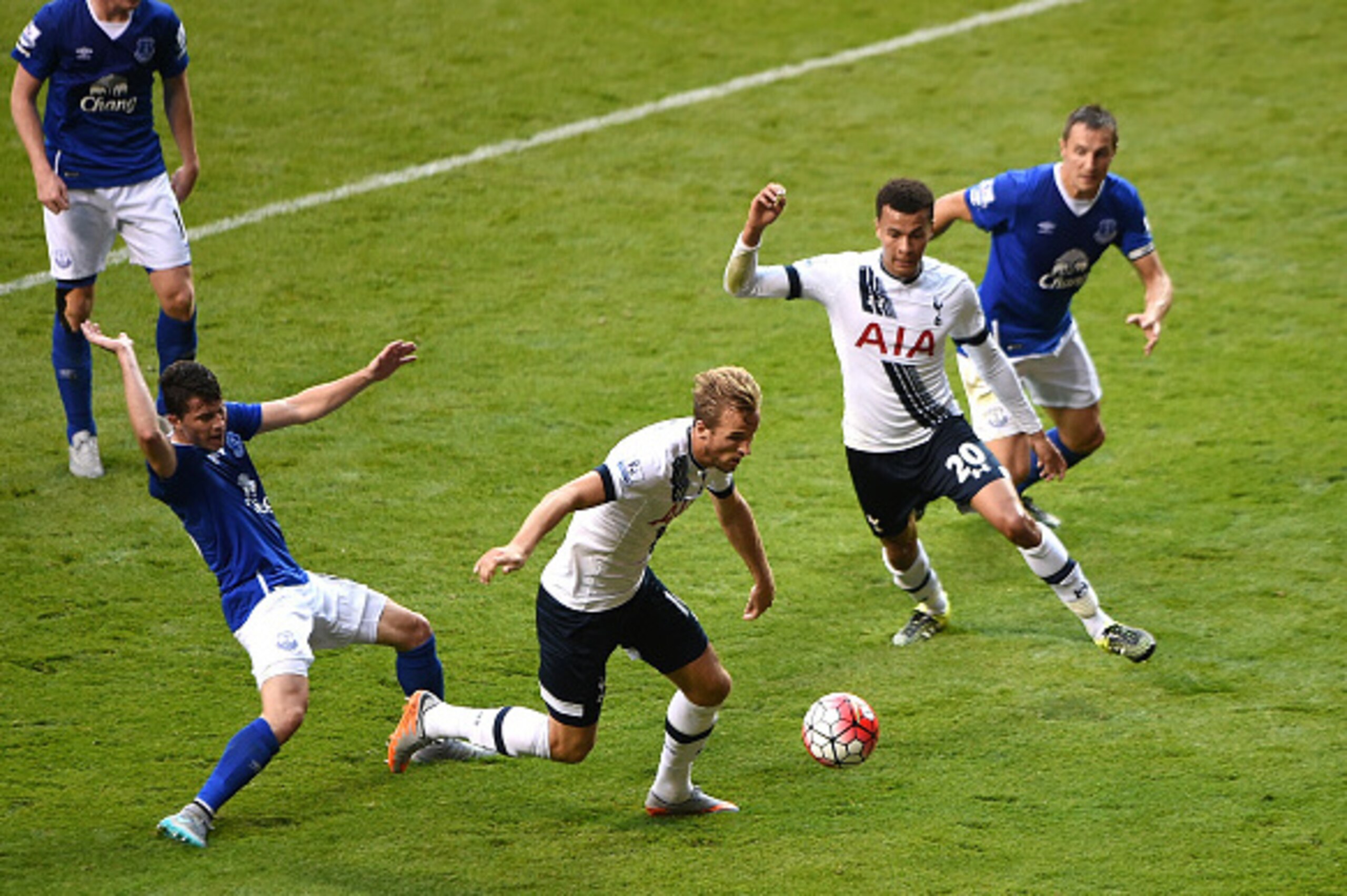 LONDON, ENGLAND - AUGUST 29: Harry Kane of Tottenham in action during the Barclays Premier League match between Tottenham Hotspur and Everton at White Hart Lane on August 29, 2015 in London, United Kingdom. (Photo by Tottenham Hotspur FC)