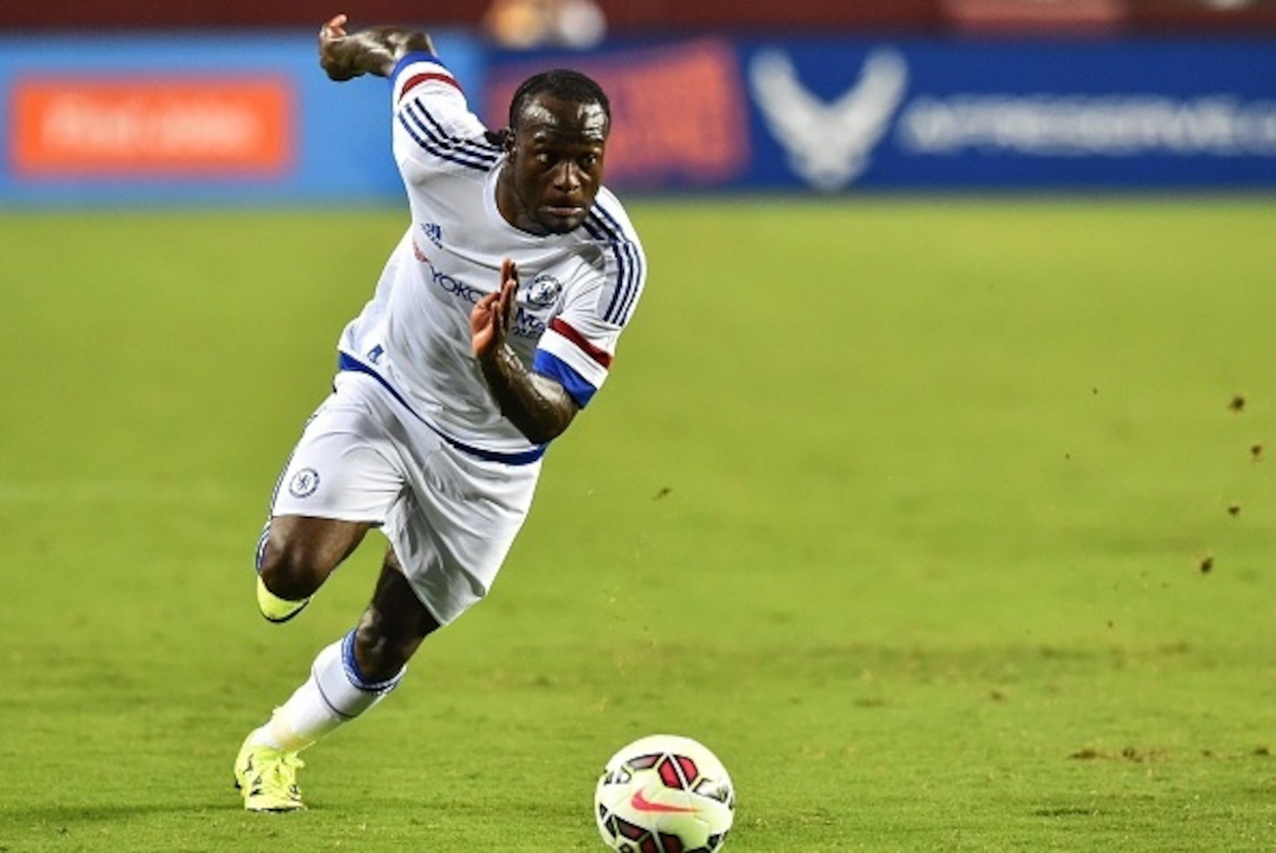 Chelsea's Victor Moses runs with the ball during an International Champions Cup football match against Barcelona in Landover, Maryland, on July 28, 2015.    AFP PHOTO/NICHOLAS KAMM        (Photo credit should read NICHOLAS KAMM/AFP/Getty Images)