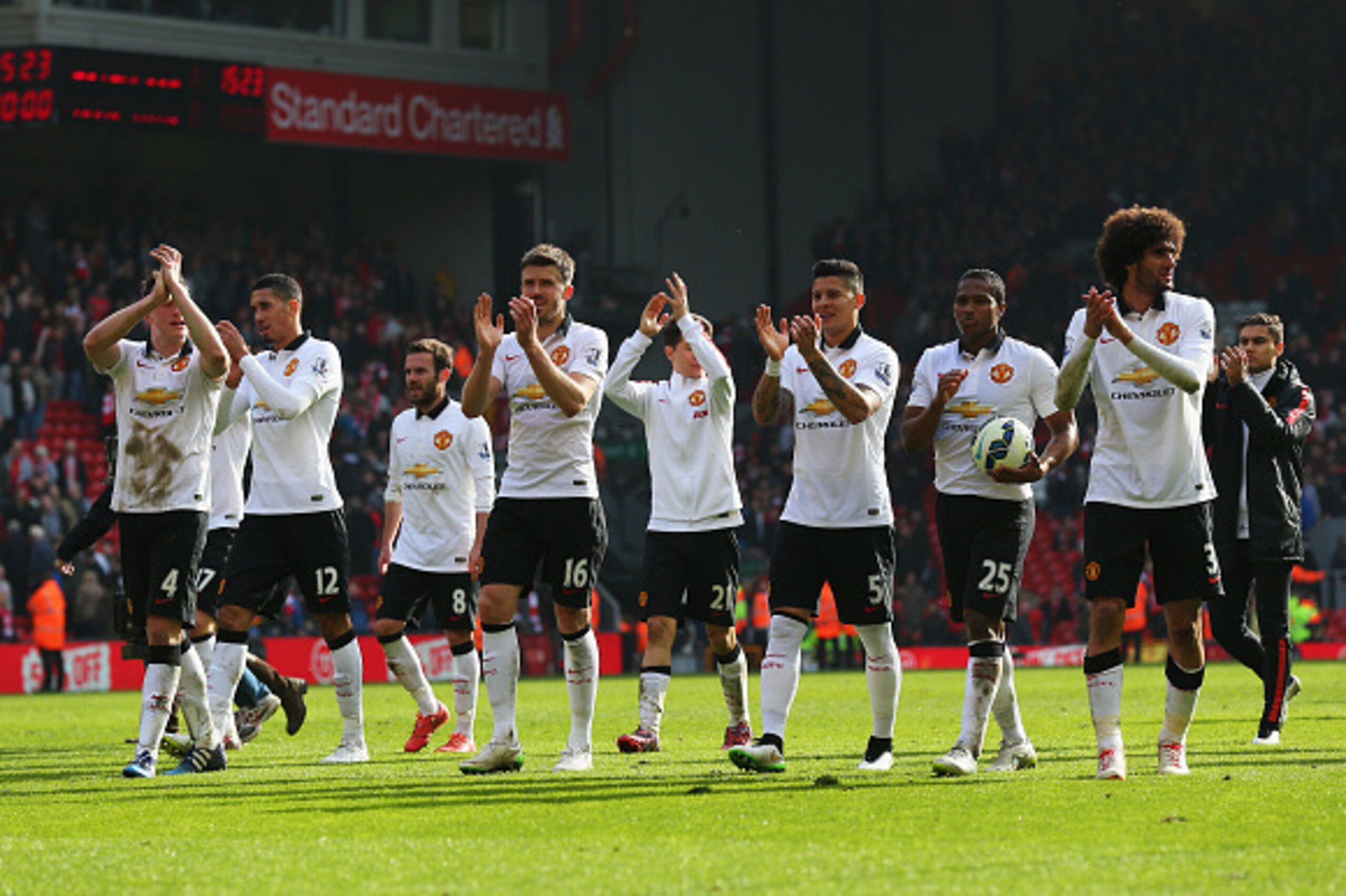 LIVERPOOL, ENGLAND - MARCH 22:  Manchester United players celebrate victory after the Barclays Premier League match between Liverpool and Manchester United at Anfield on March 22, 2015 in Liverpool, England.  (Photo by Alex Livesey/Getty Images)