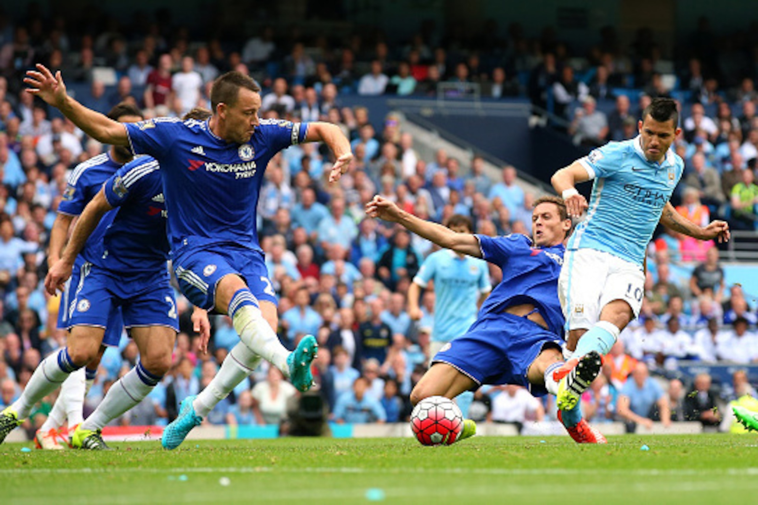 MANCHESTER, ENGLAND - AUGUST 16:  Sergio Aguero of Manchester City scores the opening goal during the Barclays Premier League match between Manchester City and Chelsea at Etihad Stadium on August 16, 2015 in Manchester, United Kingdom.  (Photo by Alex Liv