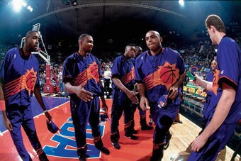 MUNICH, GERMANY - OCTOBER 23:  Charles Barkley #34 of the Phoenix Suns is introduced prior to taking on Buckler Bologna during the 1993 McDonald's Open played October 23, 1993 at the Olympiahalle in Munich, Germany.  NOTE TO USER: User expressly acknowled