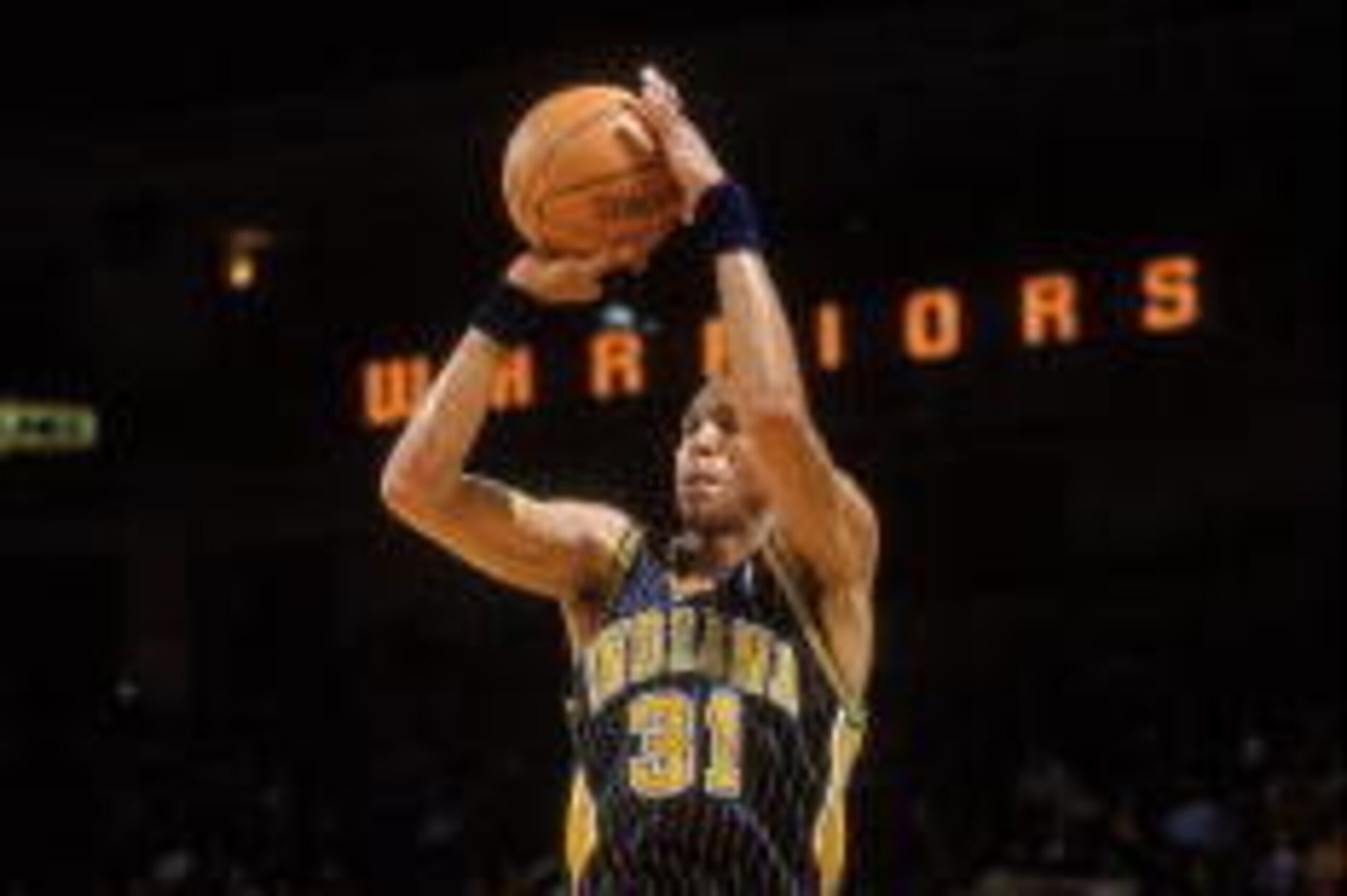 30 Nov 2000:  Reggie Miller #31 of the Indiana Pacers makes a jump shot during the game against the Golden State Warriors at the Arena in Oakland, California. The Warriors defeated the Pacers 99-95.  NOTE TO USER: It is expressly understood that the only 