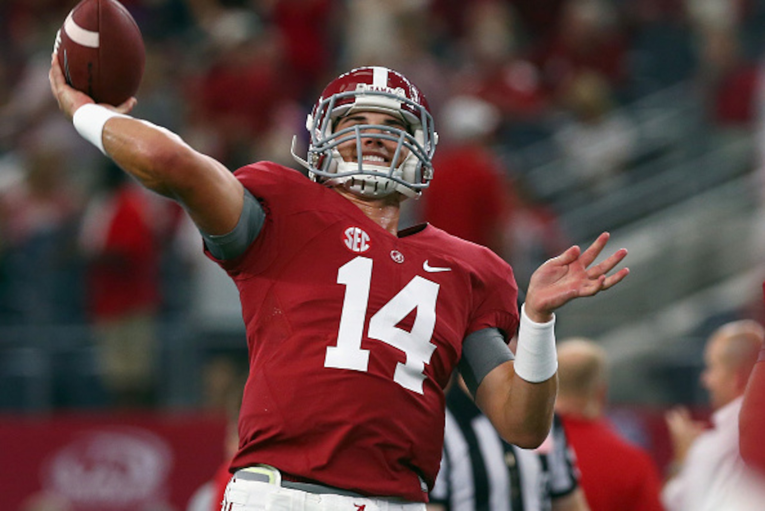 ARLINGTON, TX - SEPTEMBER 05:  Jake Coker #14 of the Alabama Crimson Tide prepares to take on the Wisconsin Badgers during The Advocare Classic at AT&T Stadium on September 5, 2015 in Arlington, Texas.  (Photo by Tom Pennington/Getty Images)