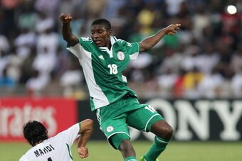 Iraq's Mahdi Abdulzahara (L) vies with Nigeria's Taiwo Awoniyi (R) during their FIFA U-17 World Cup UAE 2013 football match Iraq versus Nigeria on October 25, 2013 in Sharjah. AFP PHOTO/STR        (Photo credit should read -/AFP/Getty Images)