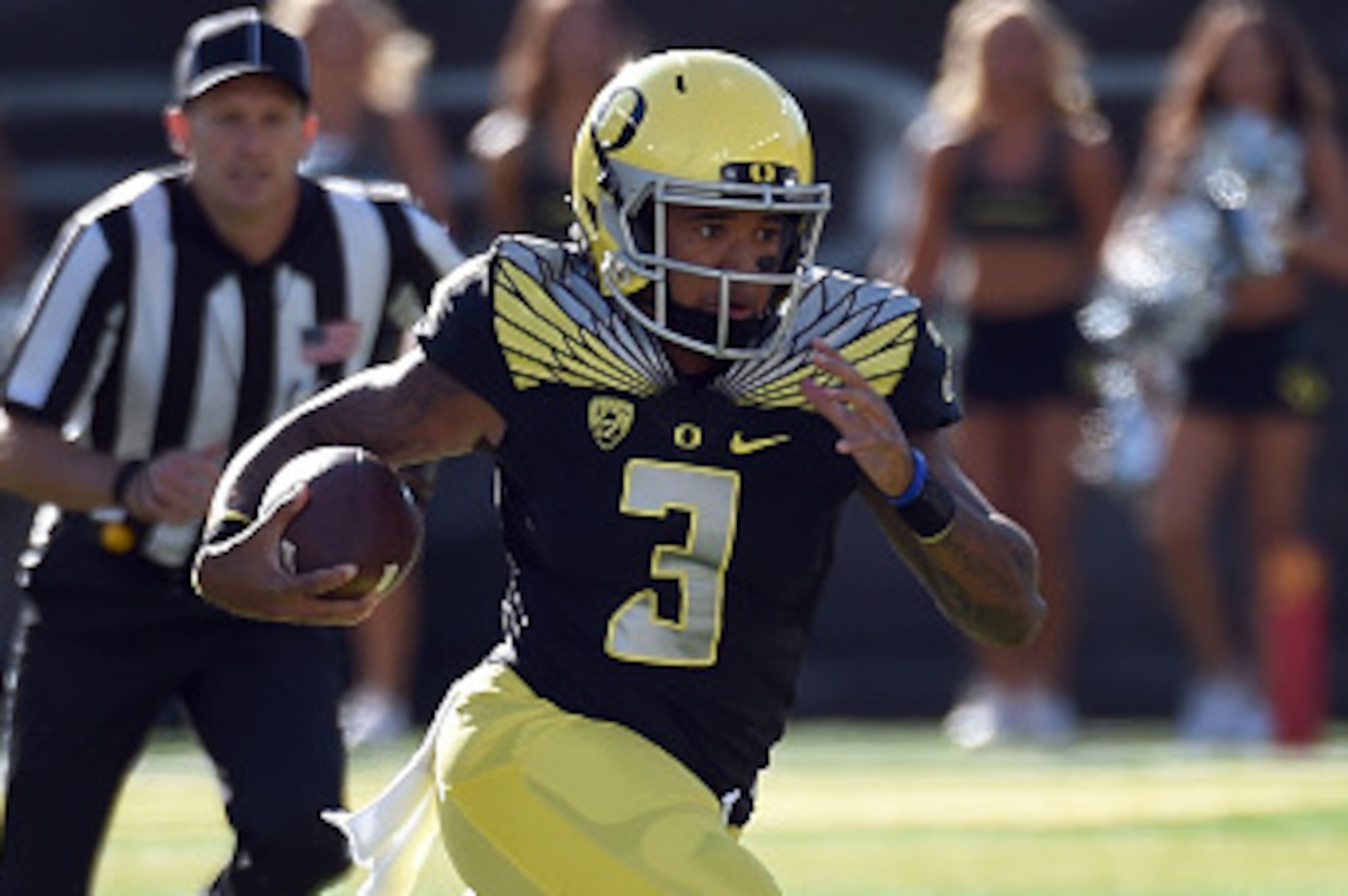 EUGENE, OR - SEPTEMBER 05:  Quarterback Vernon Adams Jr. #3 of the Oregon Ducks runs with the ball during the first quarter of the game Eastern Washington Eagles at Autzen Stadium on September 5, 2015 in Eugene, Oregon.  (Photo by Steve Dykes/Getty Images