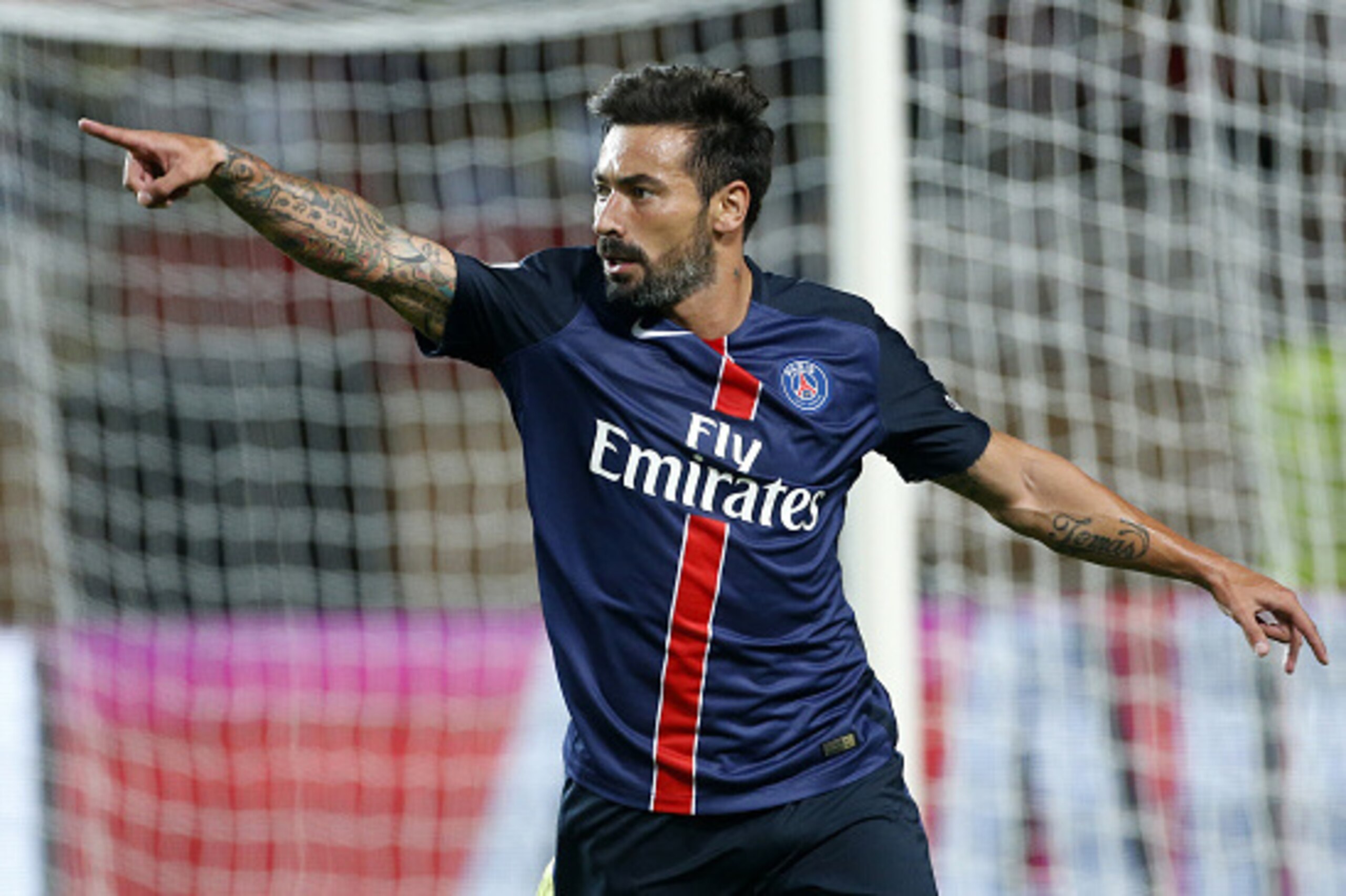 MONACO - AUGUST 30: Ezequiel Lavezzi of PSG celebrates scoring a goal during the French Ligue 1 match between AS Monaco and Paris Saint-Germain at Stade Louis II on August 30, 2015 in Monaco. (Photo by Jean Catuffe/Getty Images)