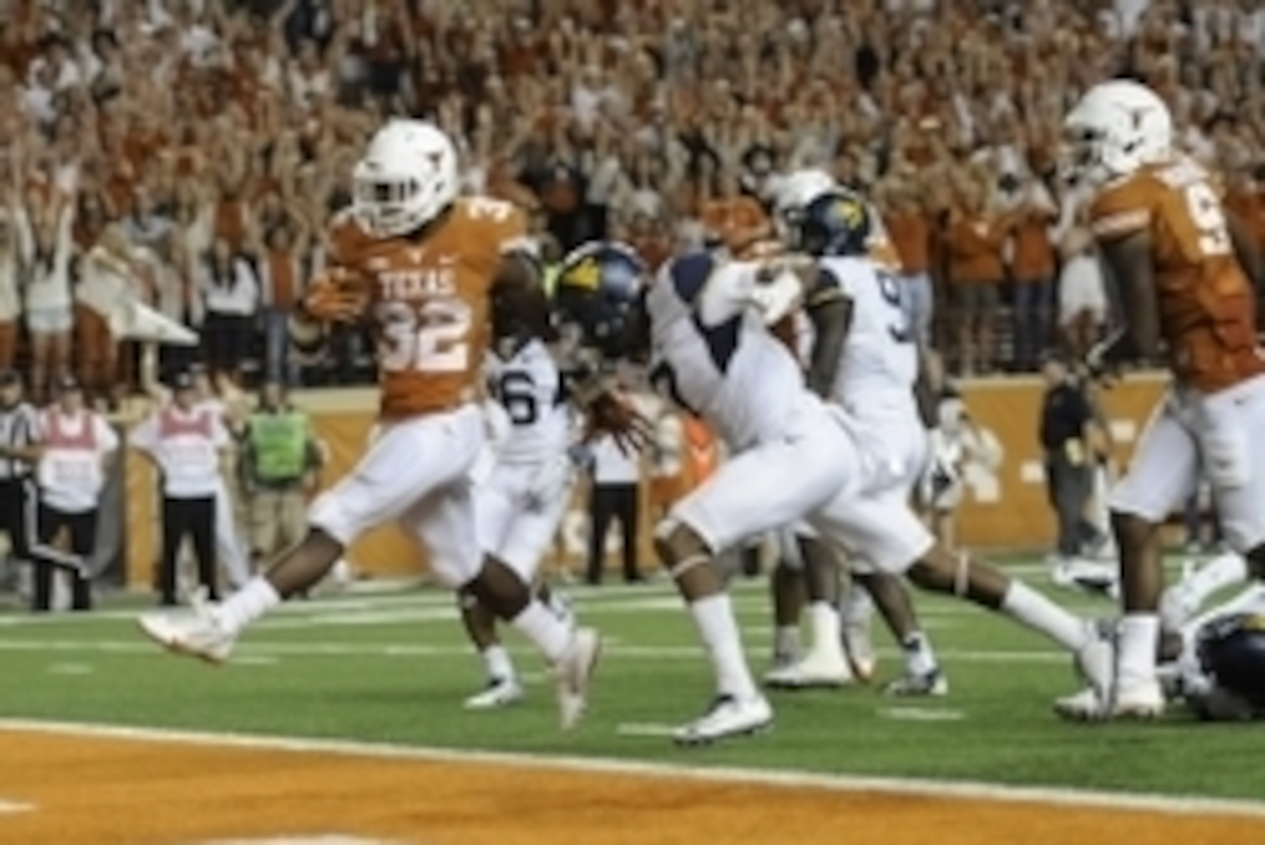 Nov 8, 2014; Austin, TX, USA; Texas Longhorns running back Johnathan Gray (32) runs for a touchdown against the West Virginia Mountaineers during the second half at Darrell K Royal-Texas Memorial Stadium. Texas beat West Virginia 33-16. Mandatory Credit: 