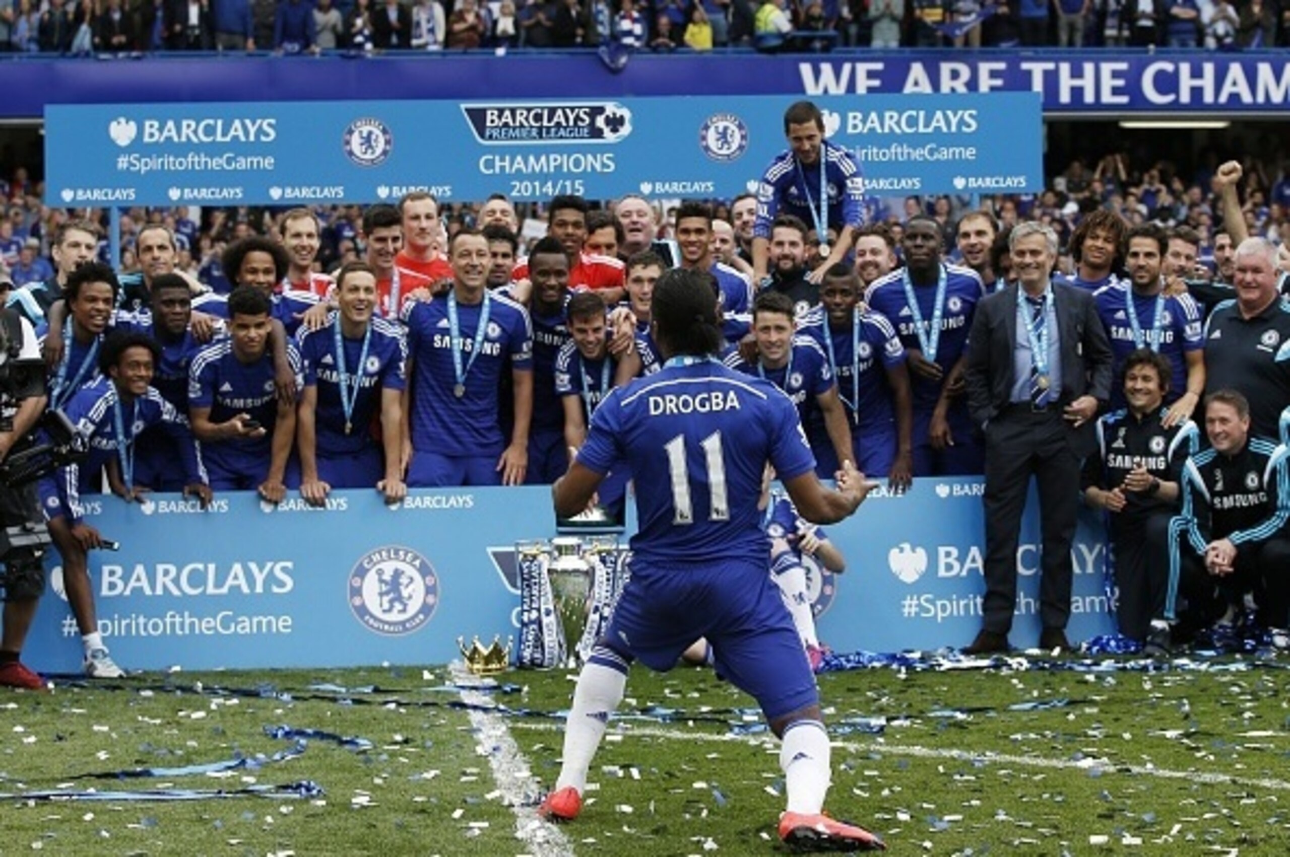 Chelsea's Ivorian striker Didier Drogba (C) gestures to his team-mates during the presentation of the Premier League trophy after the English Premier League football match between Chelsea and Sunderland at Stamford Bridge in London on May 24, 2015. Chelse