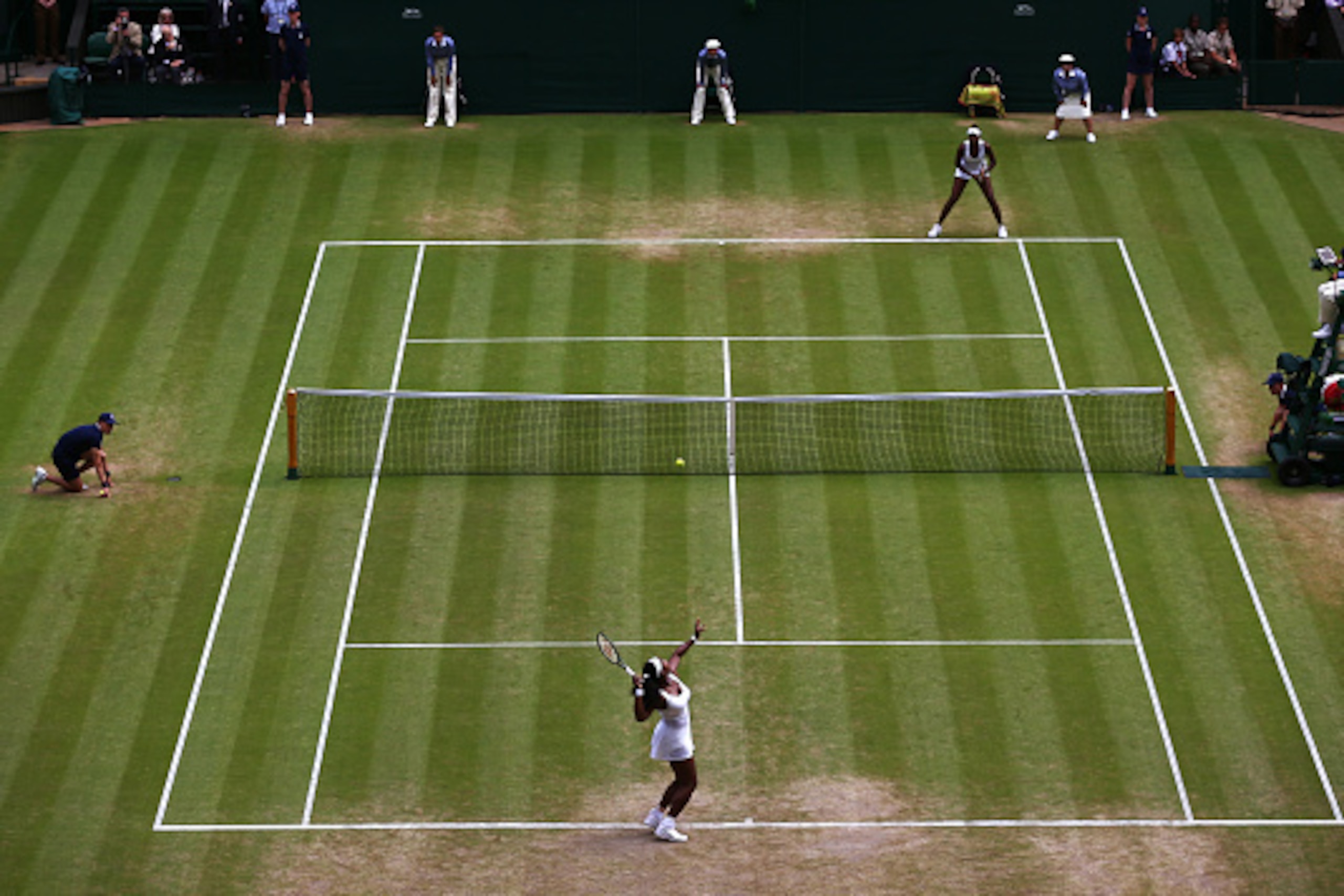 LONDON, ENGLAND - JULY 06:  Serena Williams of the United States serves in her Ladies' Singles Fourth Round match against Venus Williams of the United States during day seven of the Wimbledon Lawn Tennis Championships at the All England Lawn Tennis and Cr