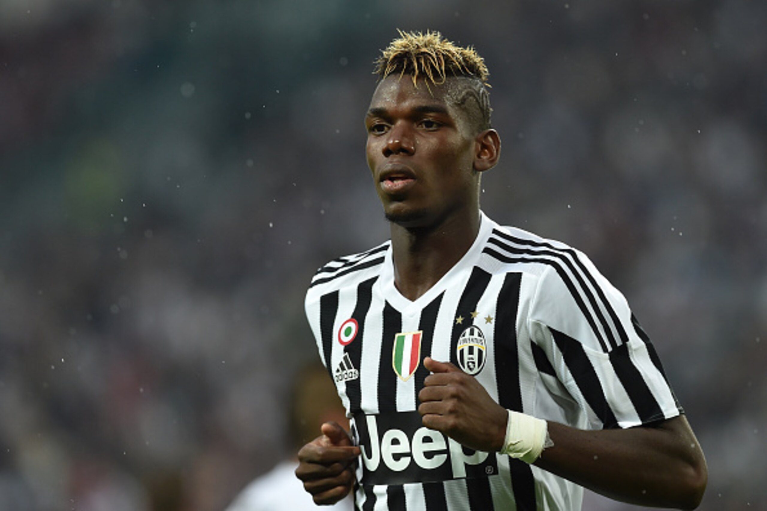 TURIN, ITALY - AUGUST 23:  Paul Pogba of Juventus FC looks on during the Serie A match between Juventus FC and Udinese Calcio at Juventus Arena on August 23, 2015 in Turin, Italy.  (Photo by Valerio Pennicino/Getty Images)