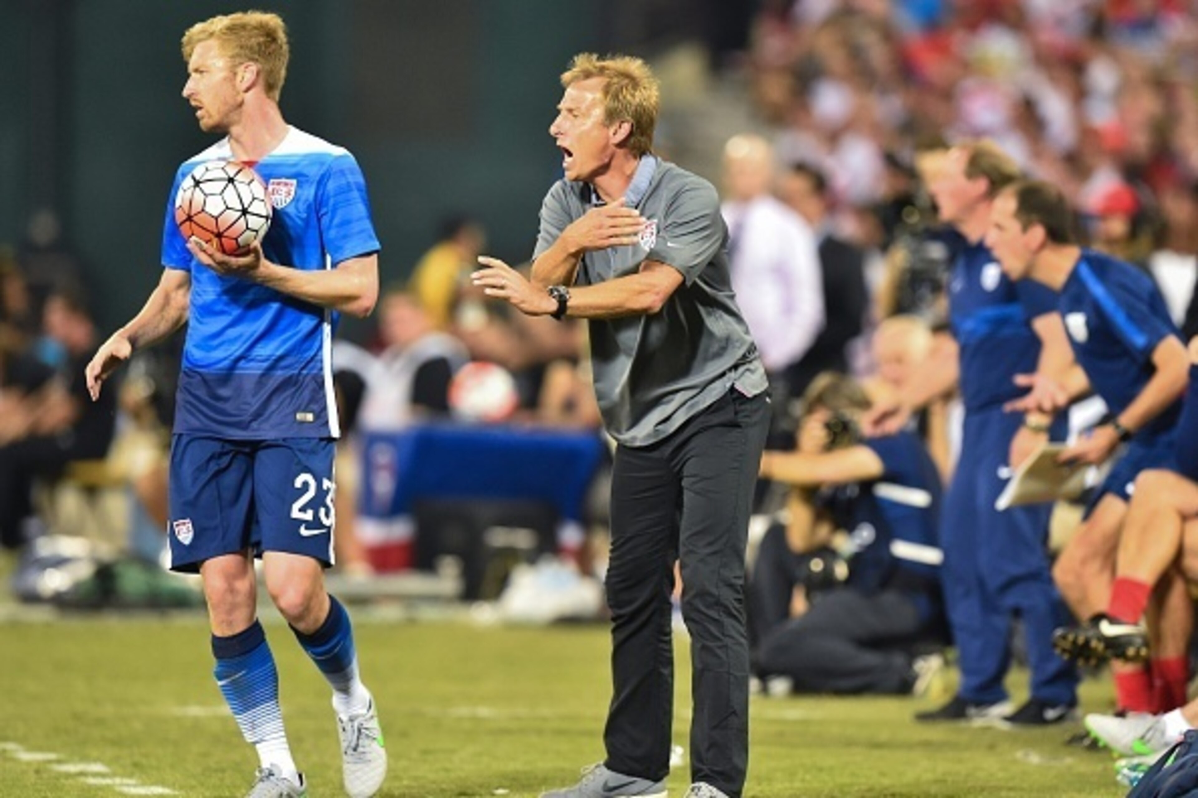 US national team coach Juergen Klinsmann (C) gives instructions to his players as Tim Ream prepares to a throw-in during an international friendly football match against Peru at RFK Stadium in Washington, DC, on September 4, 2015.   AFP PHOTO/NICHOLAS KAM