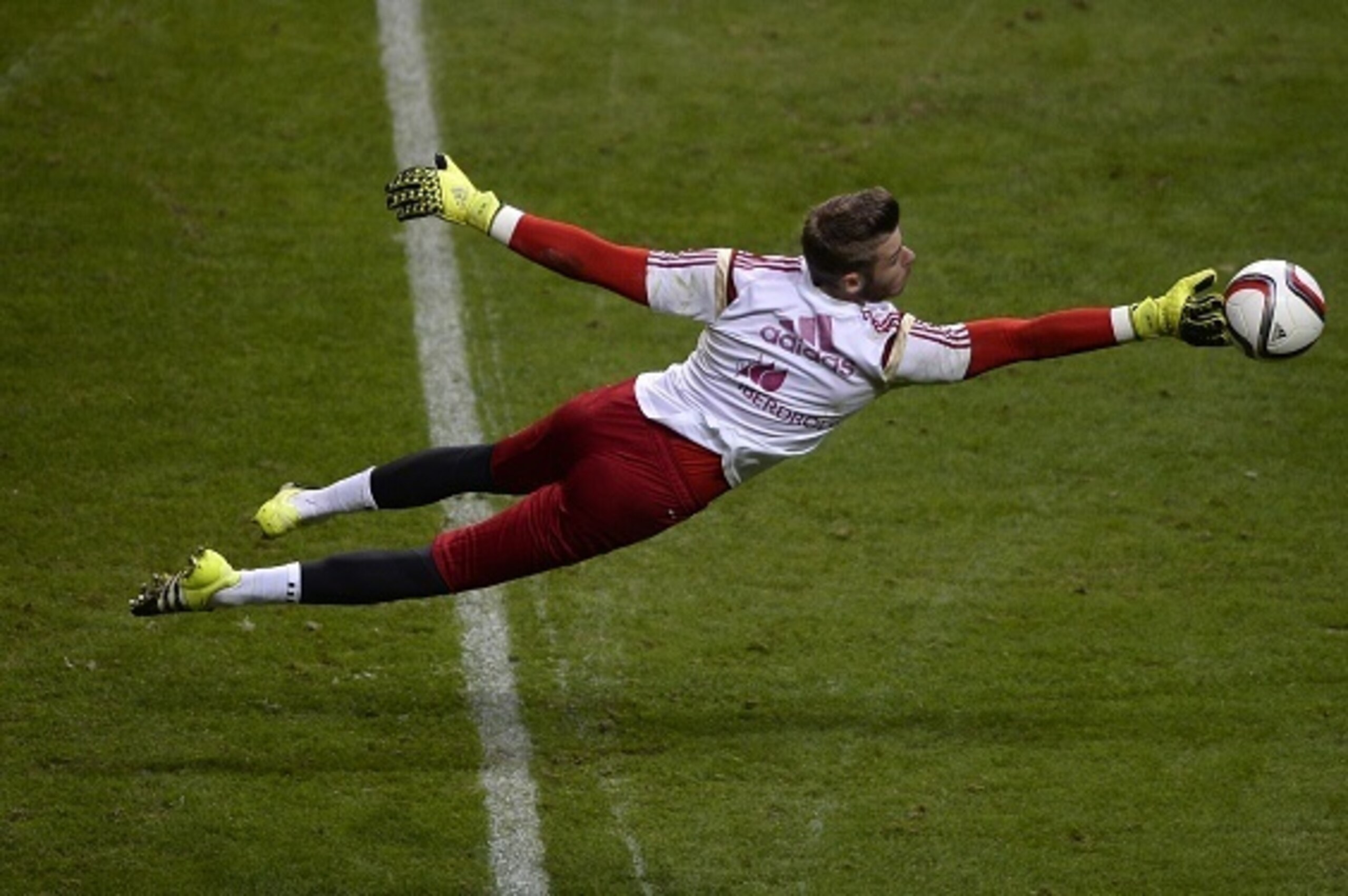 Spain's goalkeeper David de Gea stops a ball during a training session at the Carlos Tartiere stadium in Oviedo on September 4, 2015, on the eve of their Euro 2016 qualifying football match against Slovakia.  AFP PHOTO/ MIGUEL RIOPA        (Photo credit s