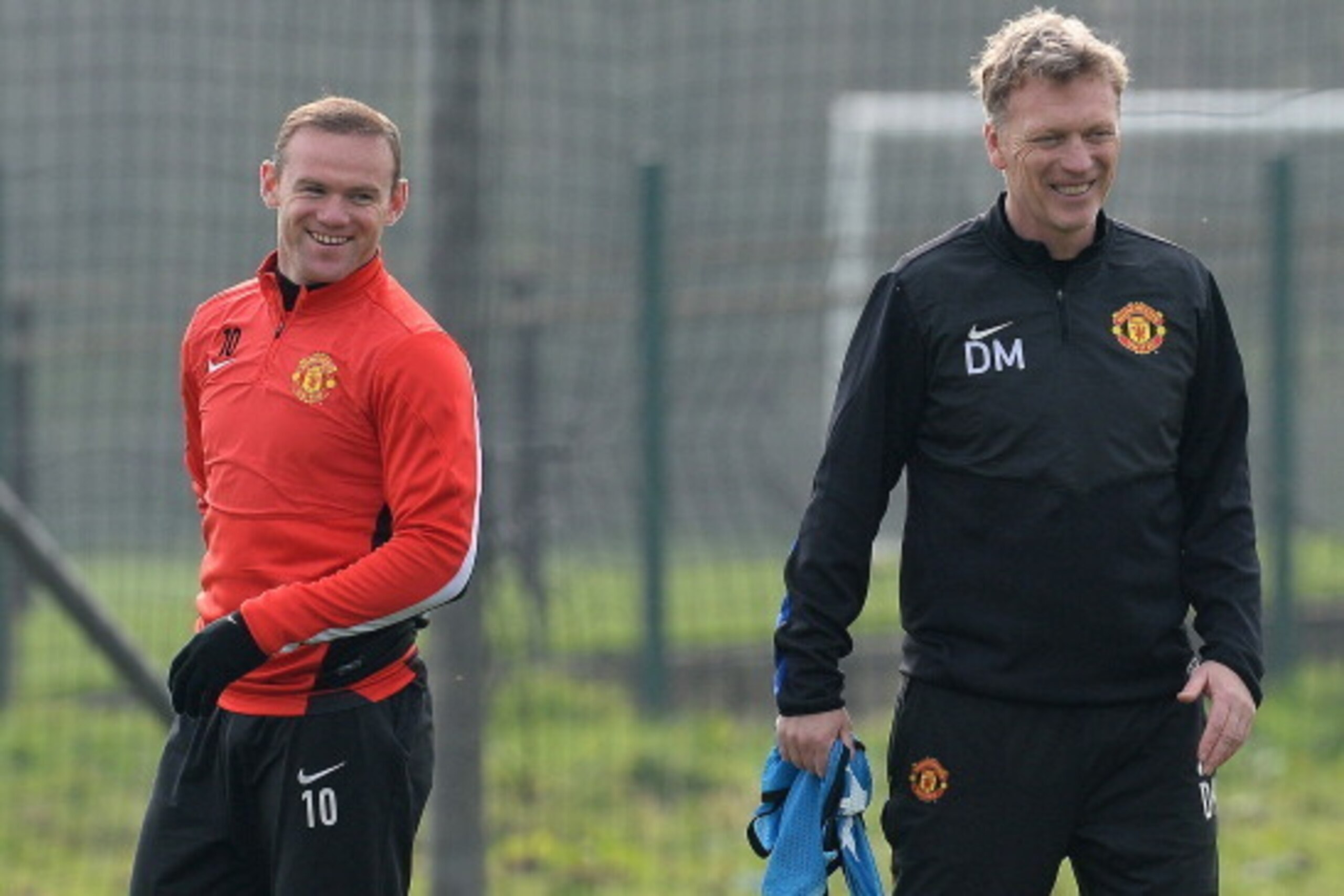 Manchester United's Scottish manager David Moyes (R) and Manchester United's English forward Wayne Rooney take part in a team training session at their Carrington training complex in Manchester, north-west England, on March 31, 2014, on the eve of their U