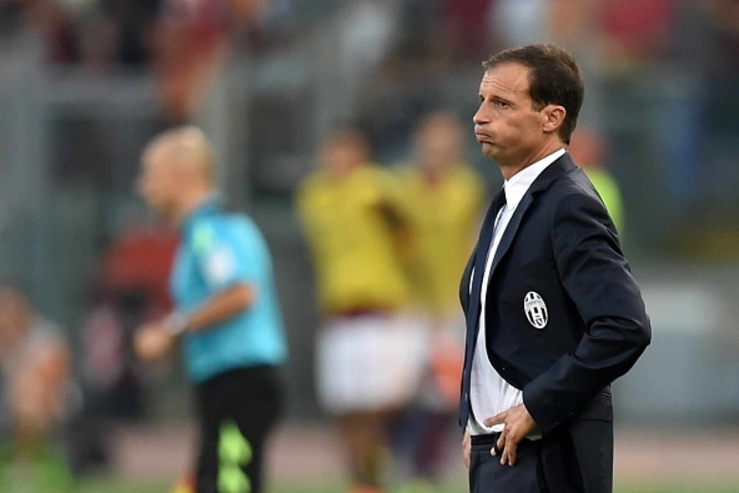 Juventus' coach from Italy Massimiliano Allegri reacts after AS Roma's second goal during the Italian Serie A football match AS Roma vs Juventus on August 30, 2015 at the Olympic stadium in Rome.     AFP PHOTO / ALBERTO PIZZOLI        (Photo credit should