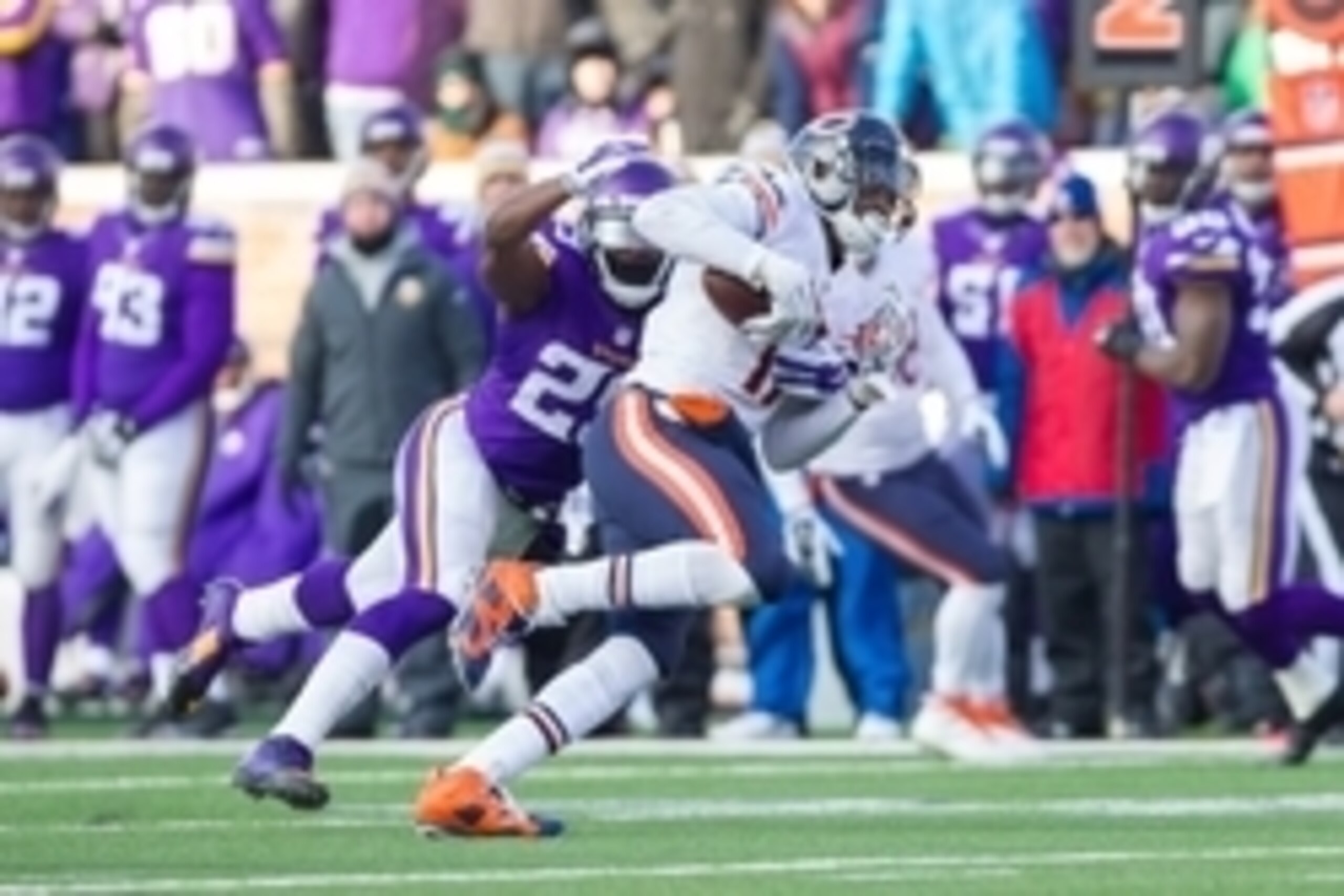 Dec 28, 2014; Minneapolis, MN, USA; Chicago Bears wide receiver Alshon Jeffery (17) runs after his catch in the third quarter against the Minnesota Vikings defensive back Xavier Rhodes (29) at TCF Bank Stadium. The Minnesota Vikings win 13-9. Mandatory Cr