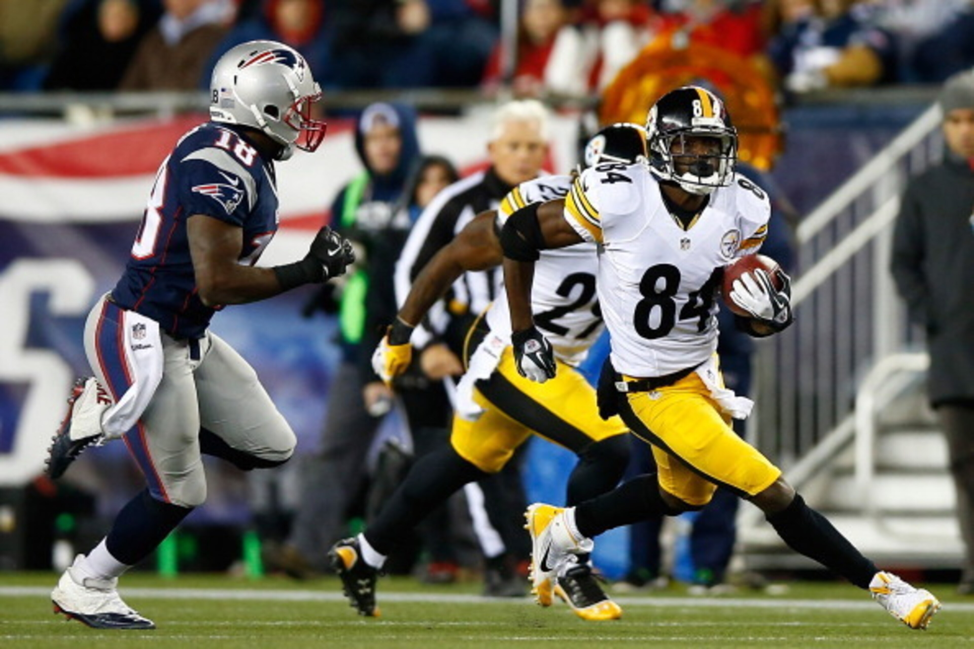 FOXBORO, MA - NOVEMBER 03: Antonio Brown #84 of the Pittsburgh Steelers runs with the ball in front of Matthew Slater #18 of the New England Patriots at Gillette Stadium on November 3, 2013 in Foxboro, Massachusetts. (Photo by Jared Wickerham/Getty Imag FOXBORO, MA - NOVEMBER 03: Antonio Brown #84 of the Pittsburgh Steelers runs with the ball in front of Matthew Slater #18 of the New England Patriots at Gillette Stadium on November 3, 2013 in Foxboro, Massachusetts. (Photo by Jared Wickerham/Getty Imag