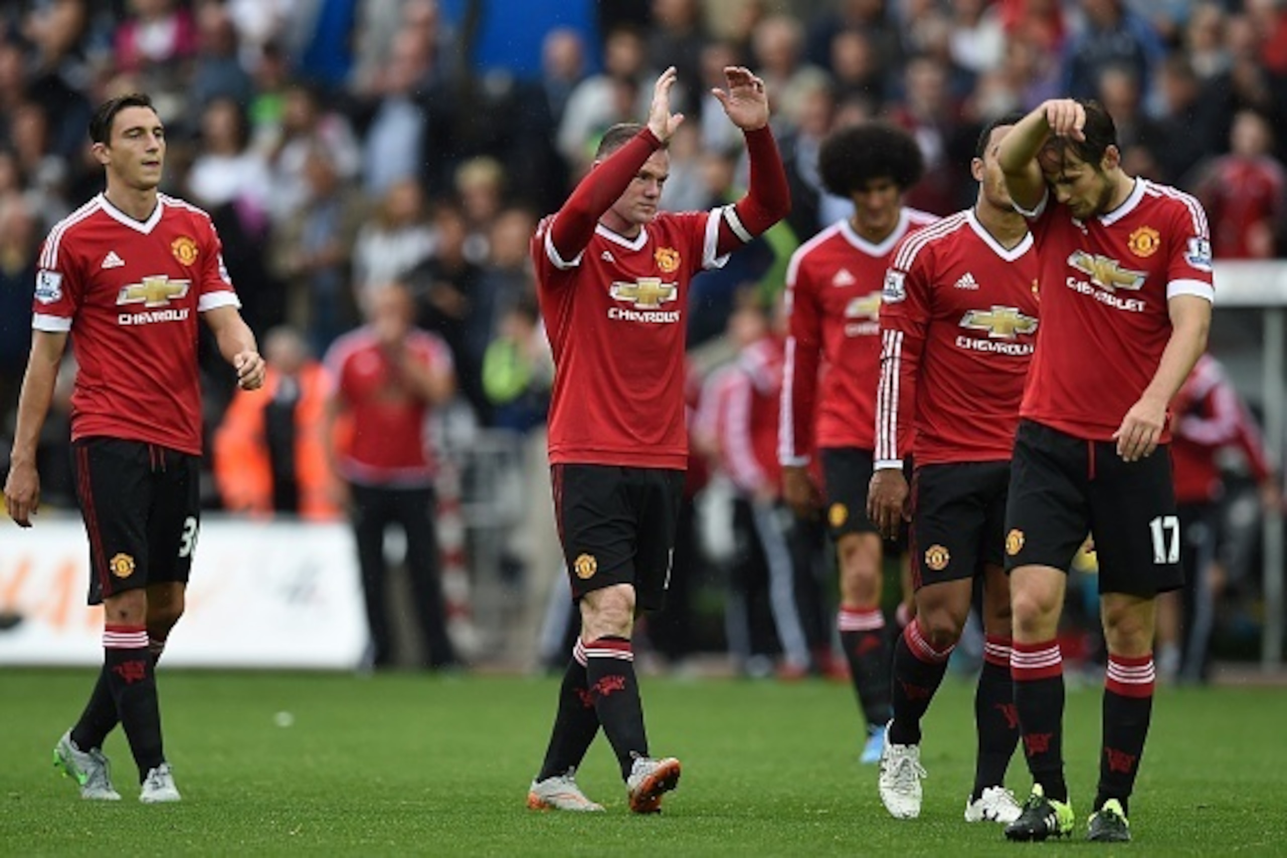 Manchester United's English striker Wayne Rooney (C) applauds the fans as he leaves the pitch with team mates following the English Premier League football match between Swansea City and Manchester United at The Liberty Stadium in Swansea, south Wales on 