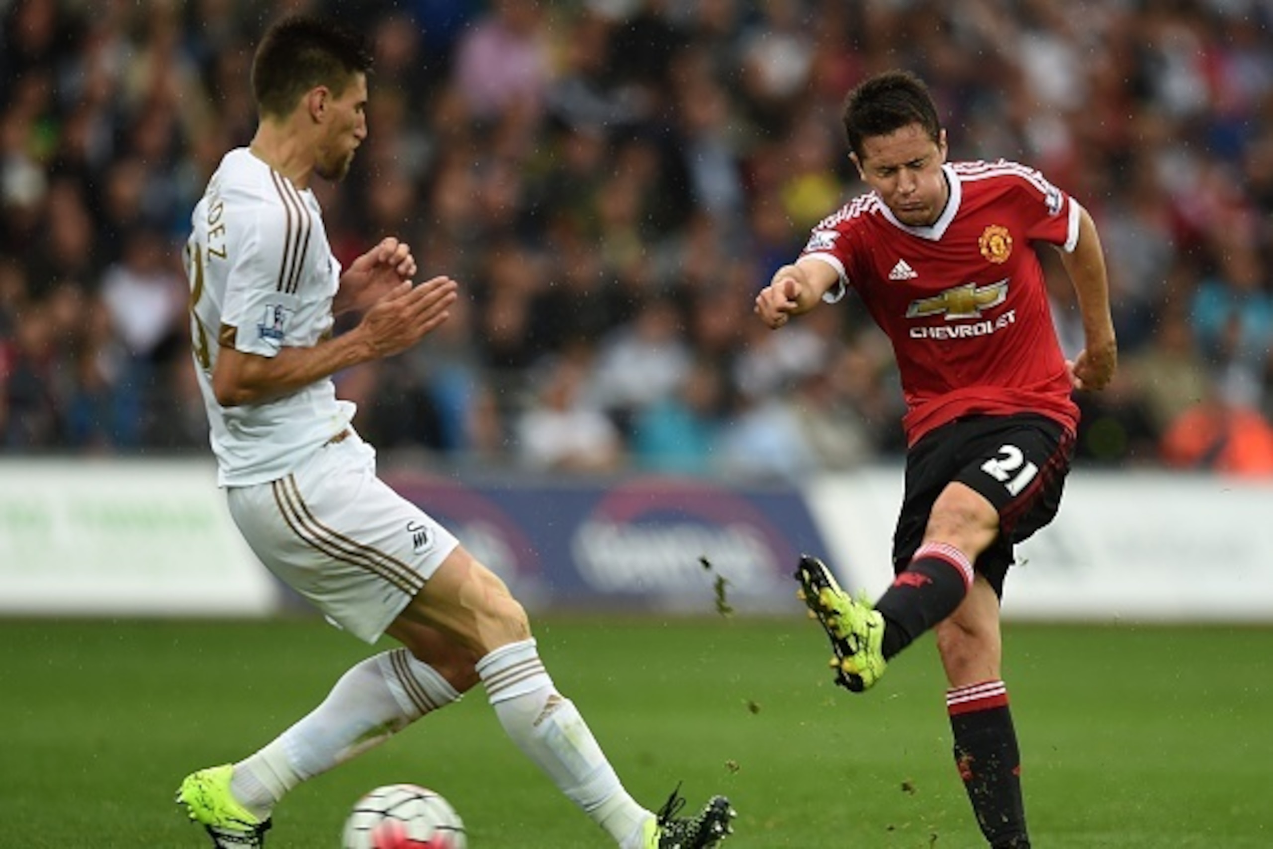 Manchester United's Spanish midfielder Ander Herrera (R) takes an unsuccessful shot as Swansea City's Argentinian defender Federico Fernandez tries to block during the English Premier League football match between Swansea City and Manchester United at The Manchester United's Spanish midfielder Ander Herrera (R) takes an unsuccessful shot as Swansea City's Argentinian defender Federico Fernandez tries to block during the English Premier League football match between Swansea City and Manchester United at The