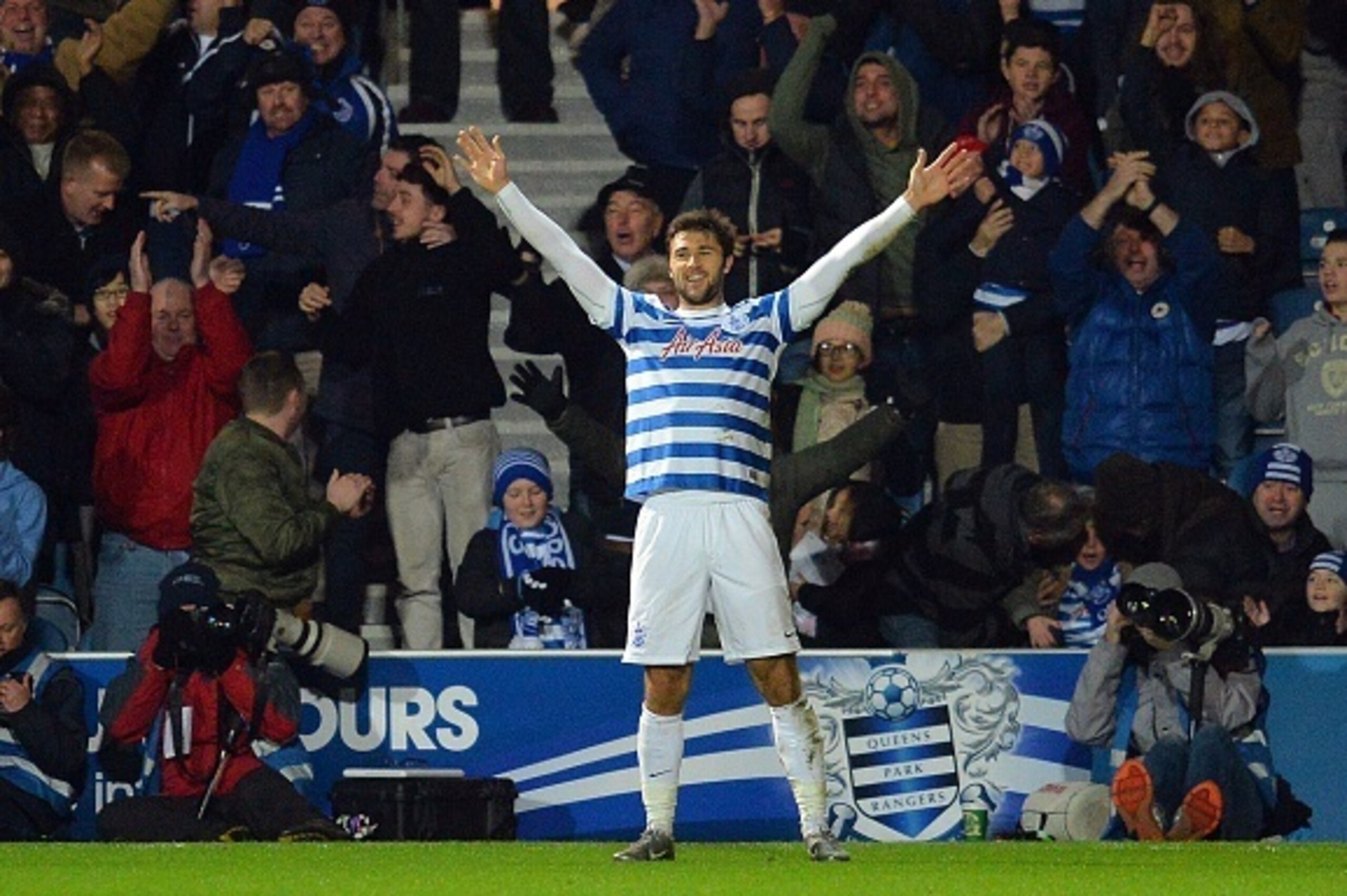 Queens Park Rangers' English striker Charlie Austin celebrates scoring their second goal during the English Premier League football match between Queens Park Rangers and Burnley at Loftus Road Stadium in London, on December 6, 2014. AFP PHOTO / GLYN KIRK
