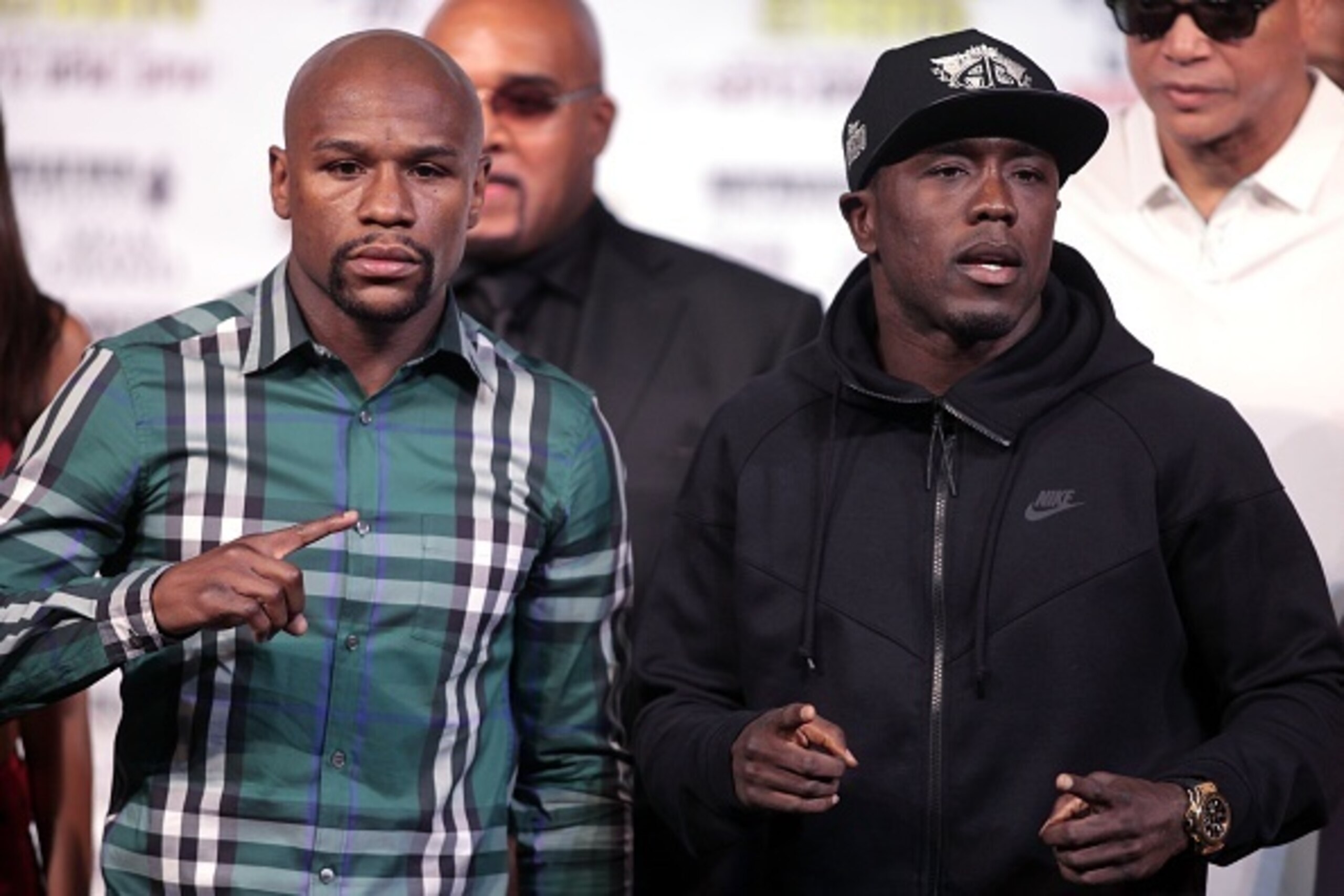 Floyd Mayweather Jr. (L) poses next to Andre Berto (R) during a press conference on September 9, 2015 at the MGM Grand in Las Vegas. Mayweather will defend his WBC/WBA welterweight titles against Andre Berto on September 12 at the MGM Grand. AFP PHOTO/ Floyd Mayweather Jr. (L) poses next to Andre Berto (R) during a press conference on September 9, 2015 at the MGM Grand in Las Vegas. Mayweather will defend his WBC/WBA welterweight titles against Andre Berto on September 12 at the MGM Grand. AFP PHOTO/